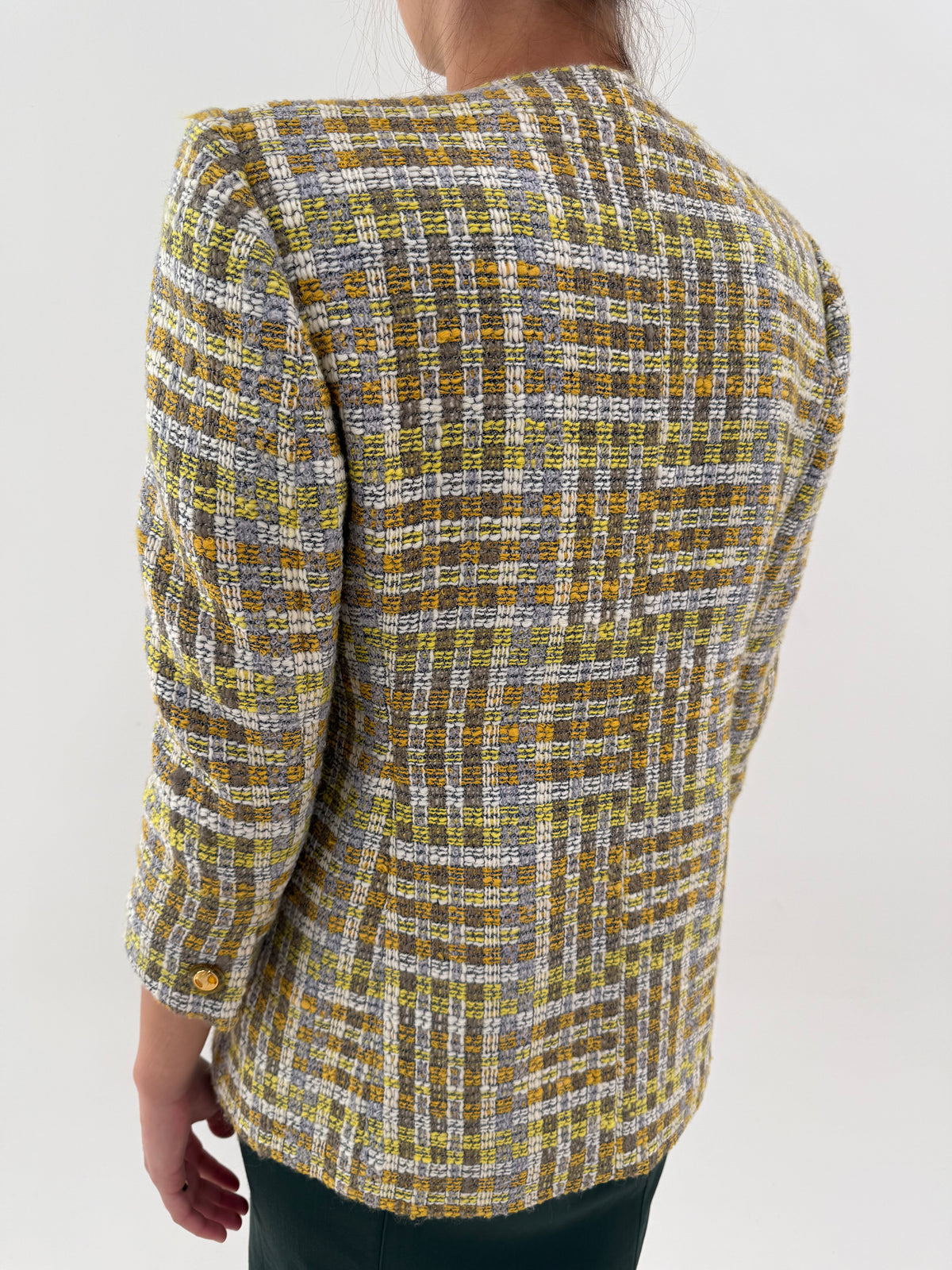 Sacou petite în stil Chanel din tweed superb de lana cu nasturi bijuterie