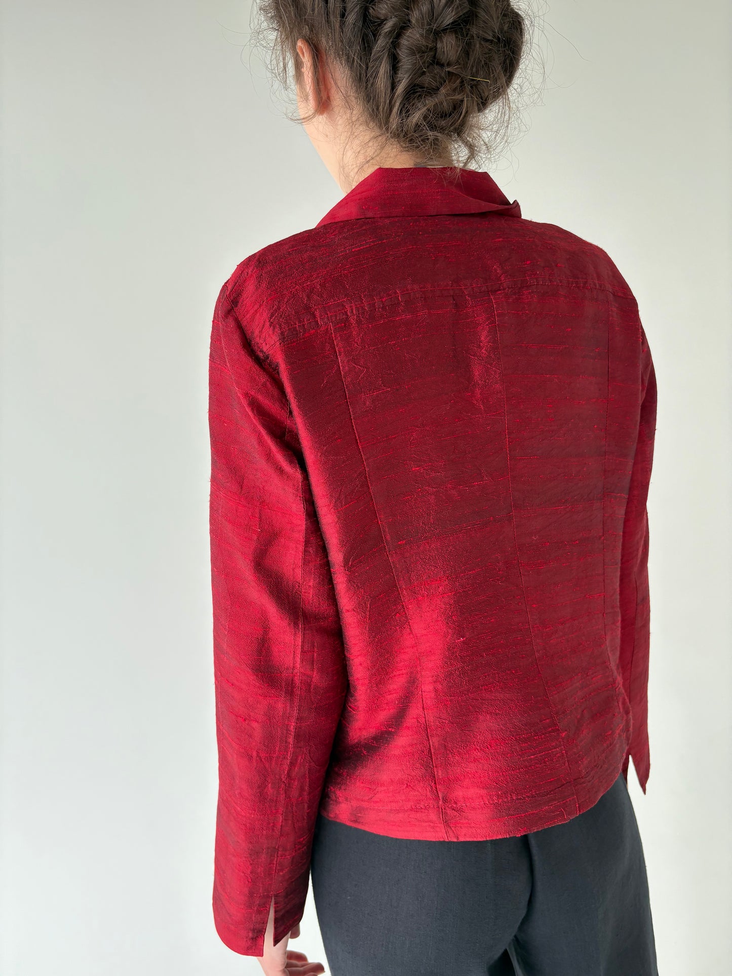 Sacou cherry red cambrat din mătase naturală dupioni