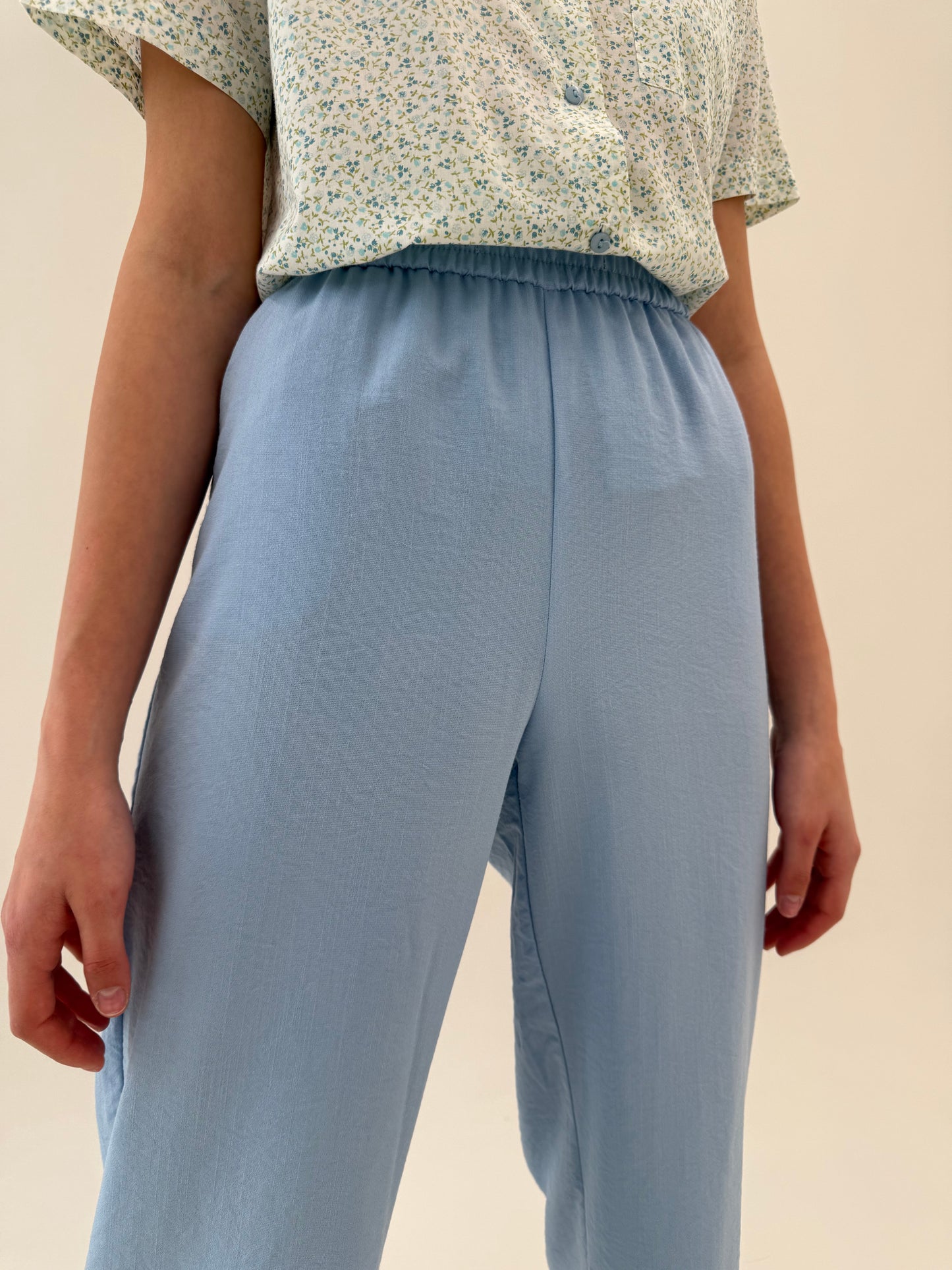 Pantaloni baby blue palazzo cu talie ultra înaltă elastică din panzica