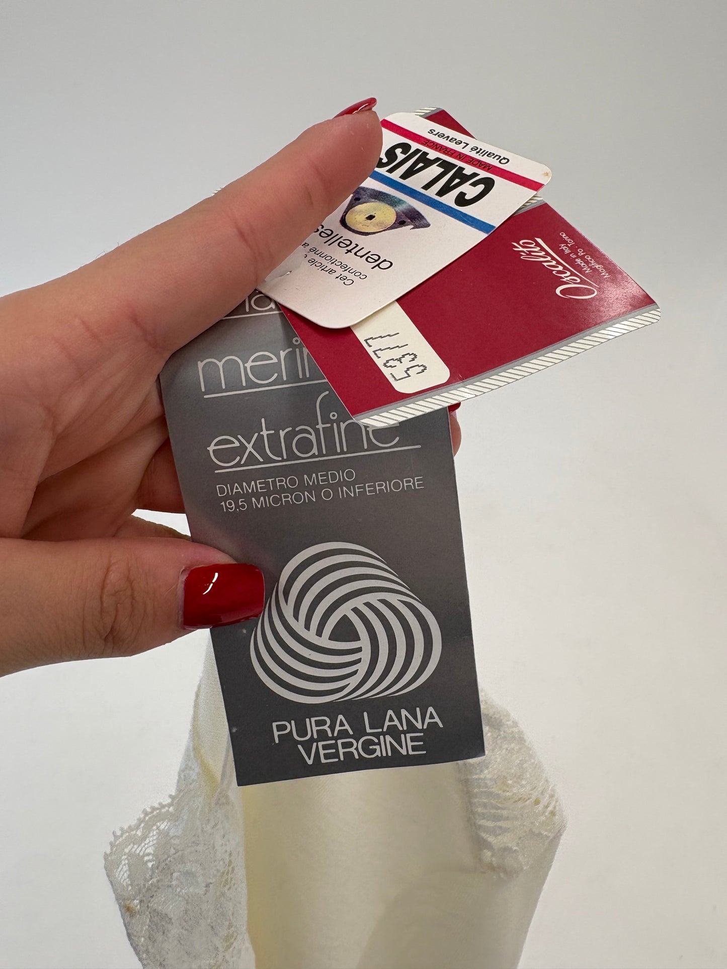 Top italian nou cu etichetă din lana pura extrafina certificată și dantelă
