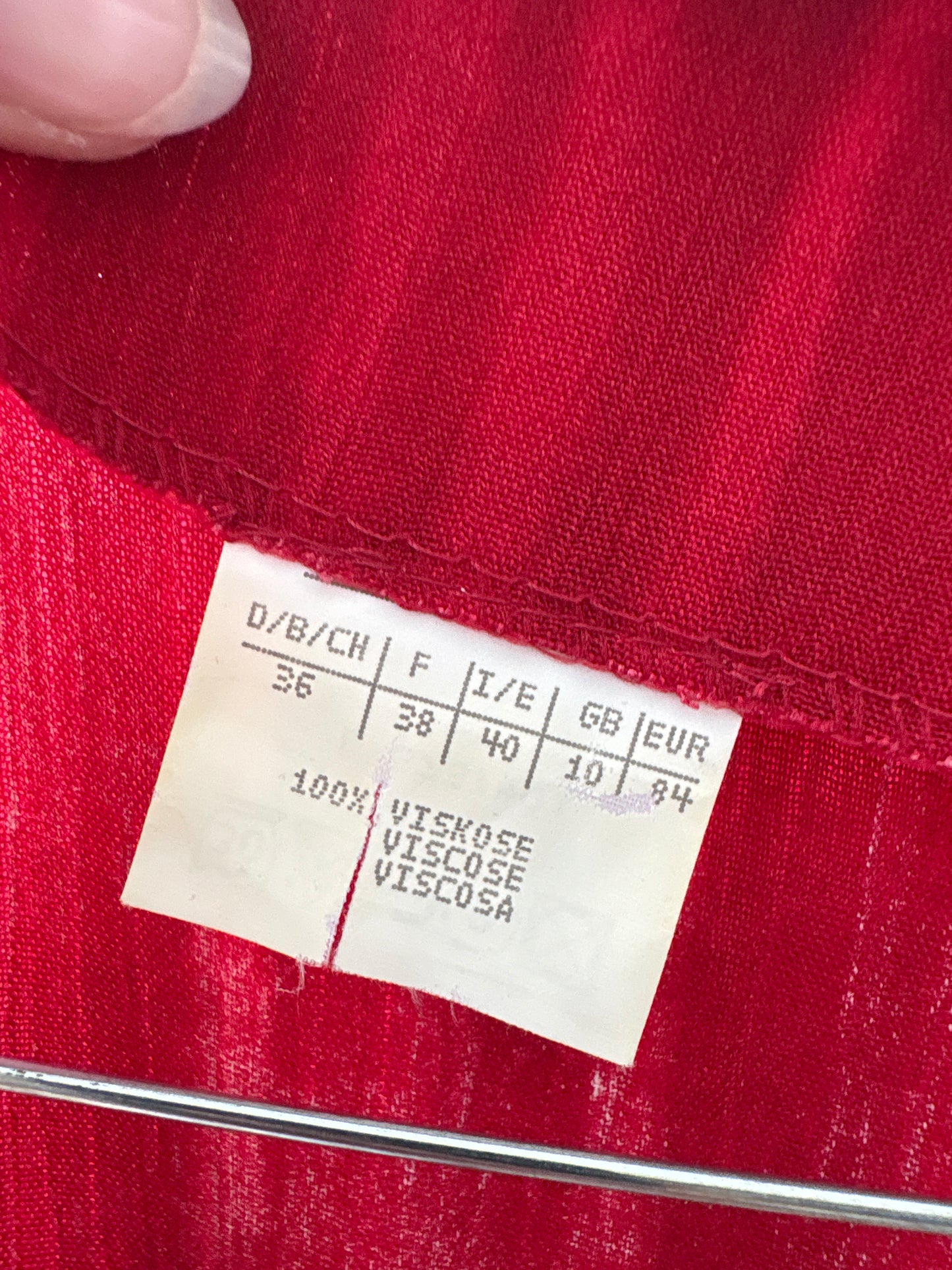 Rochie maxi în nuanțe de roșu cambrata cu talie reglabilă la spate