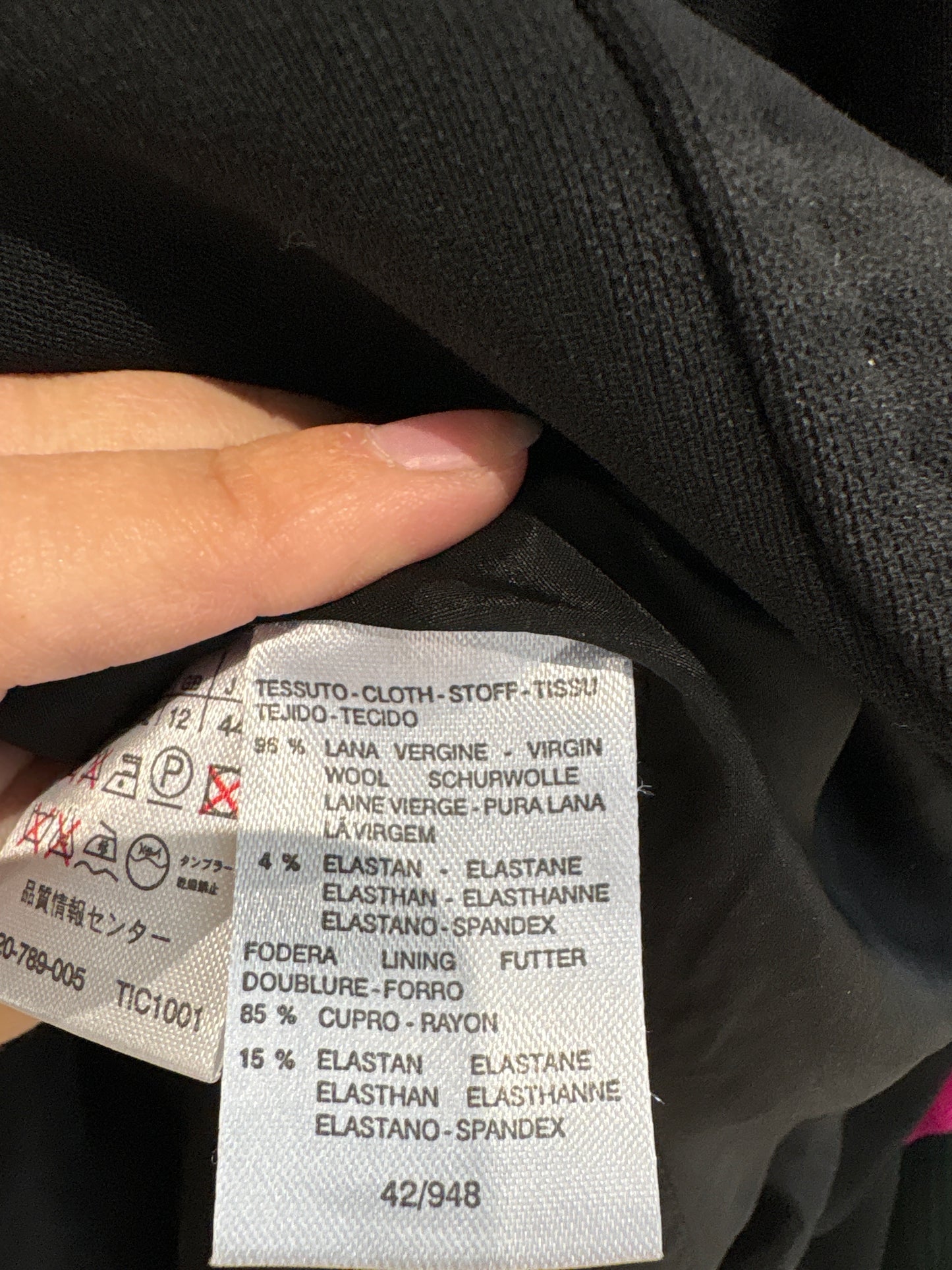 Sacou negru Max Mara din stofă de lana extrafina confort în croi ușor cambrat