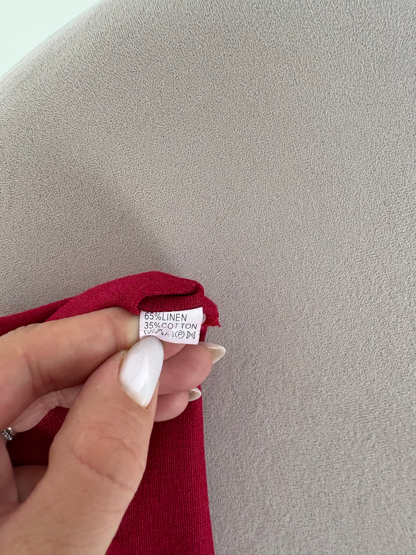 Top din pânză de in și bumbac cherry red în croi minimalist