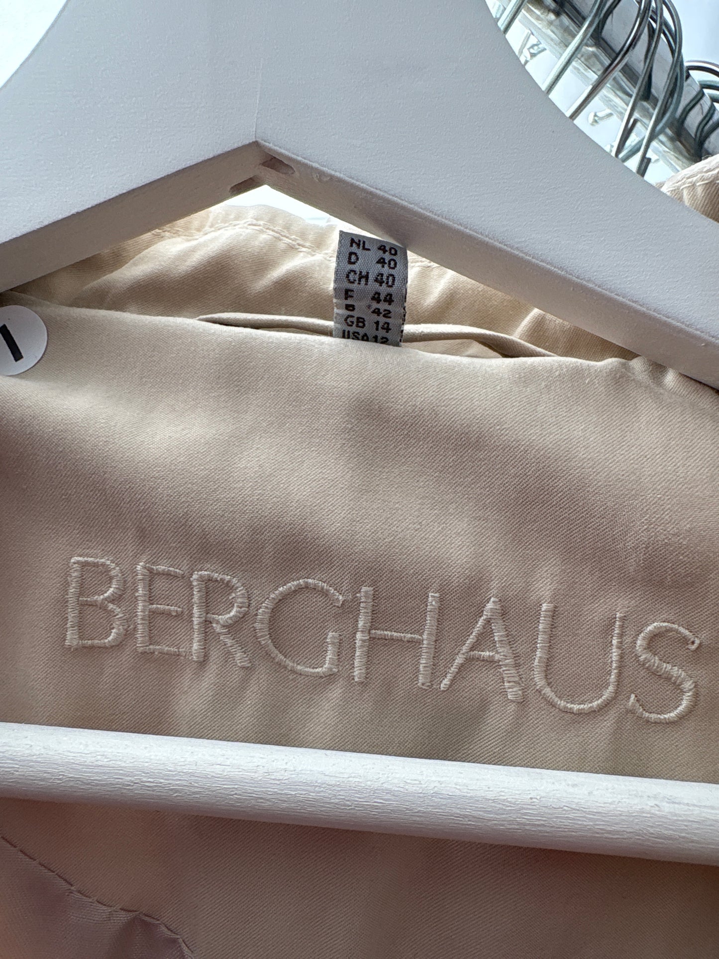 Trench vintage nude în croi lung cu talie reglabilă