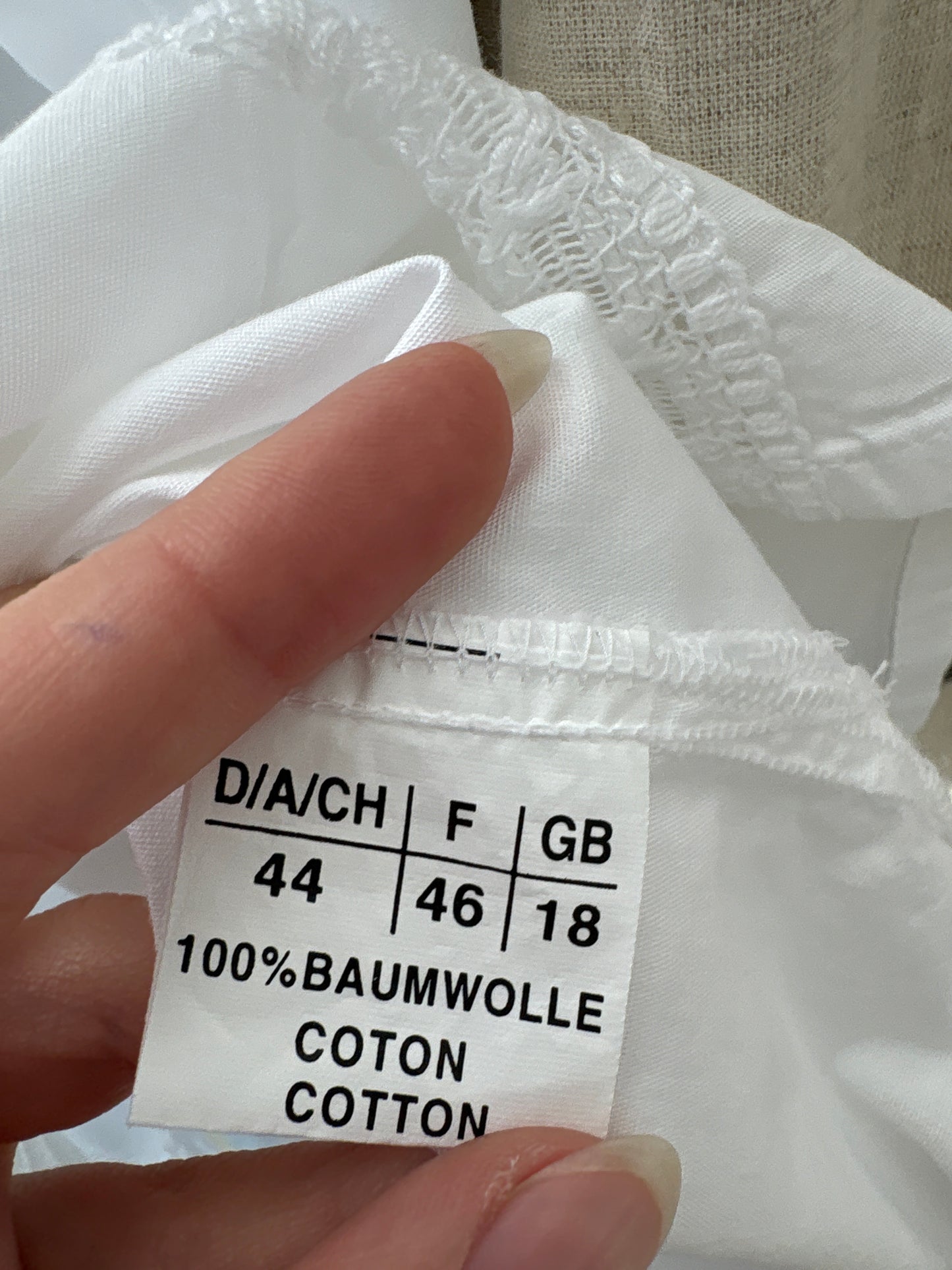 Cămașa din bumbac premium cu inserții de dantelă macrame