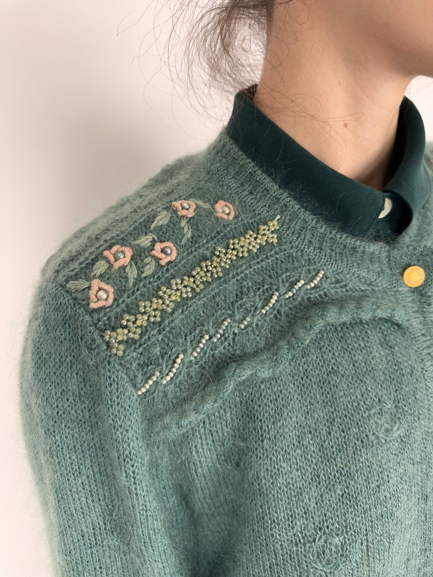 Cardigan italian bijuterie lucrat manual din baby mohair