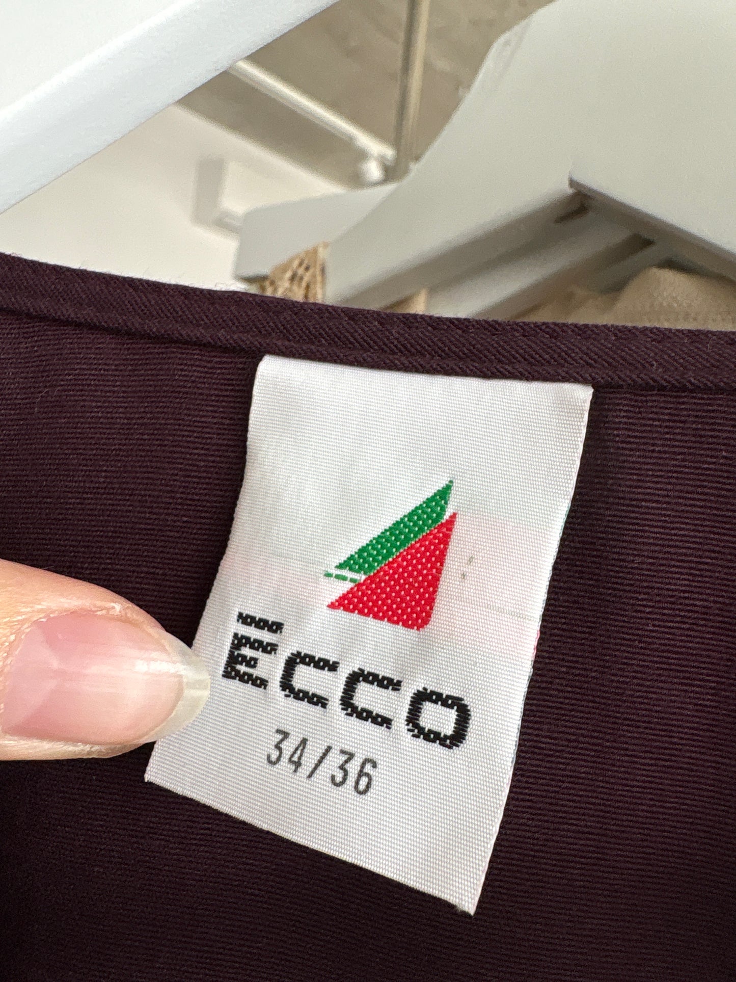 Costum vintage de vară aubergine cu sacou cambrat și pantaloni drapați