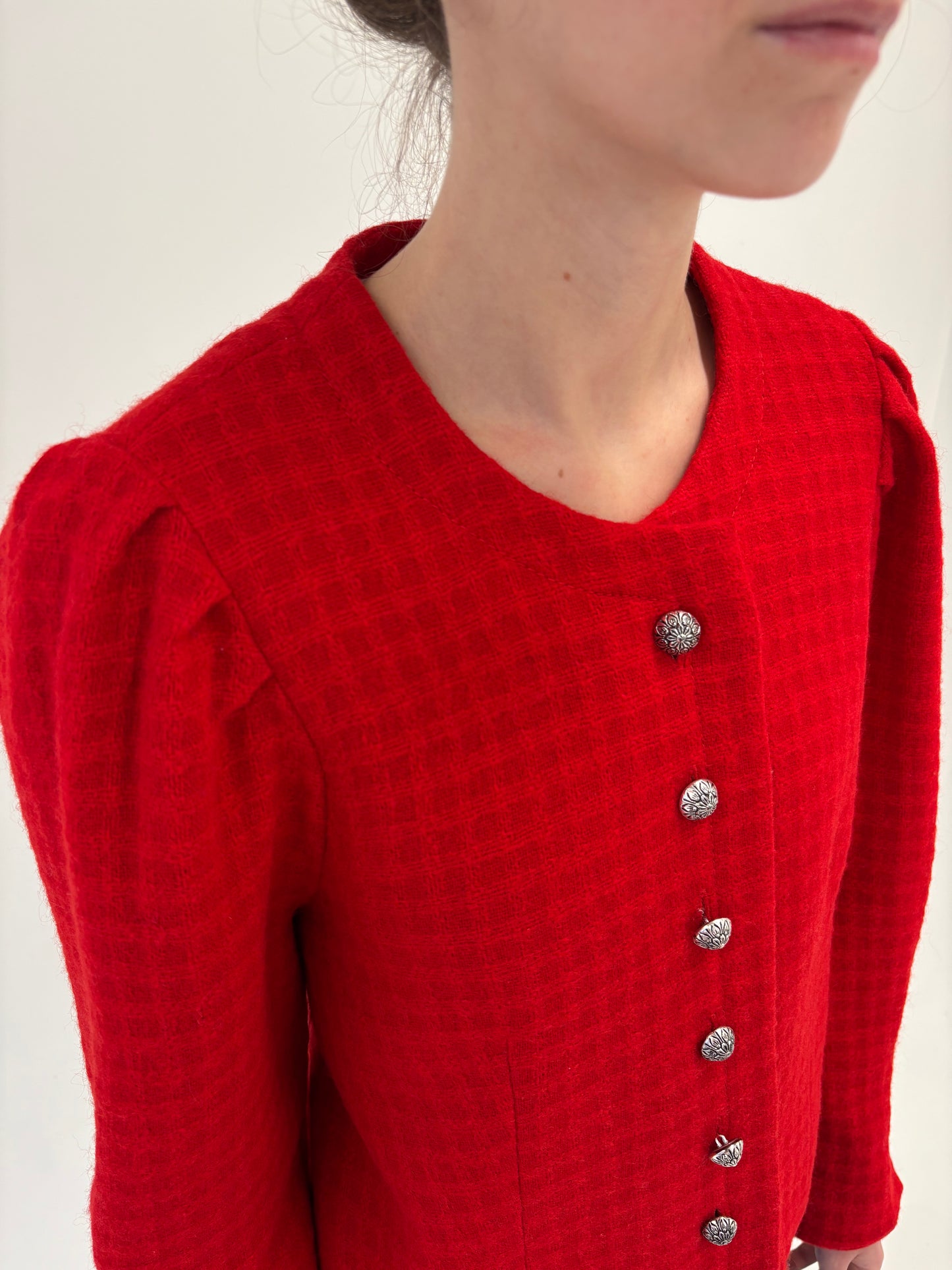Sacou cambrat cherry red in stil Chanel din tweed de lana certificată