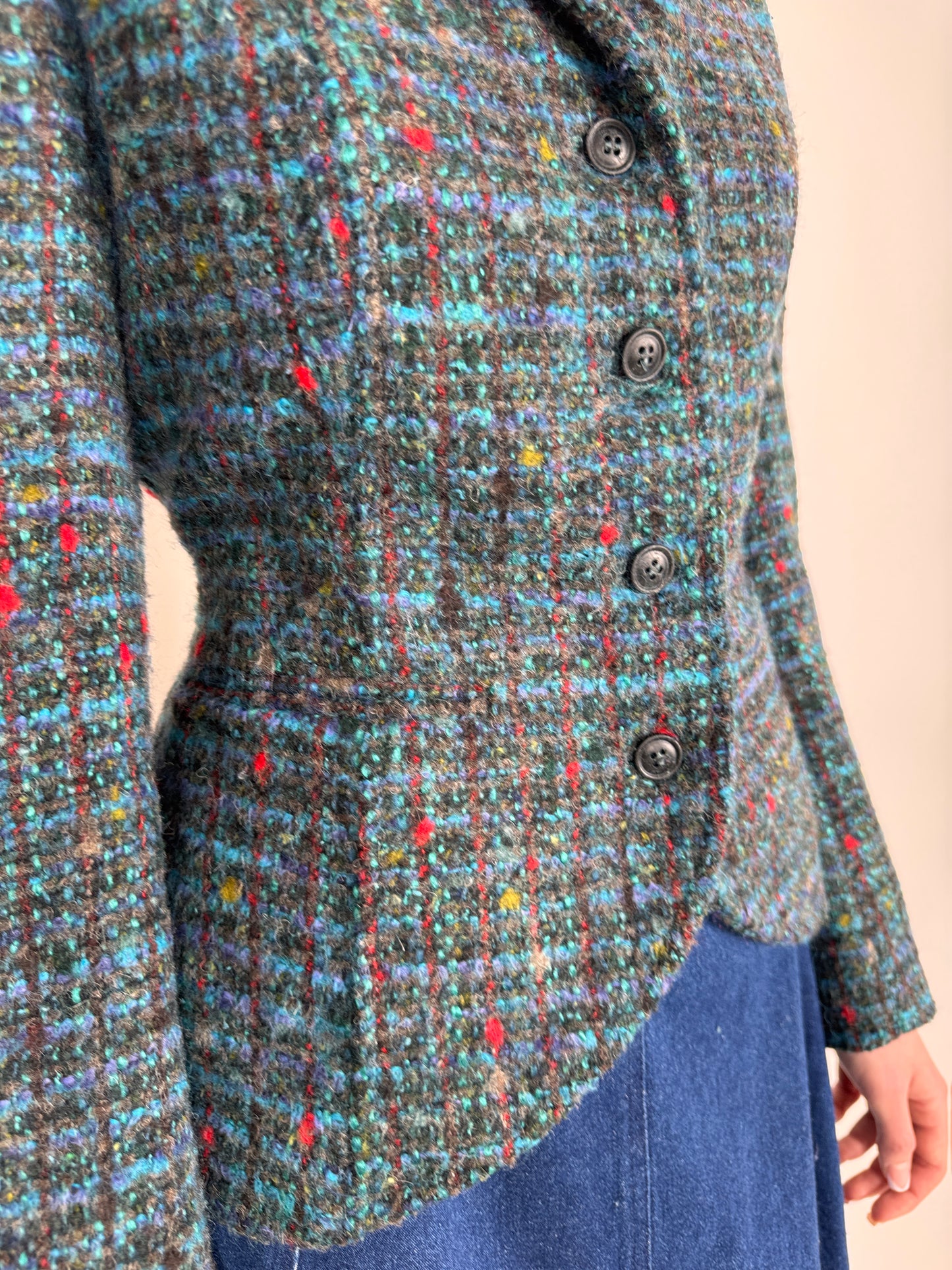 Sacou cambrat din tweed în culori superbe