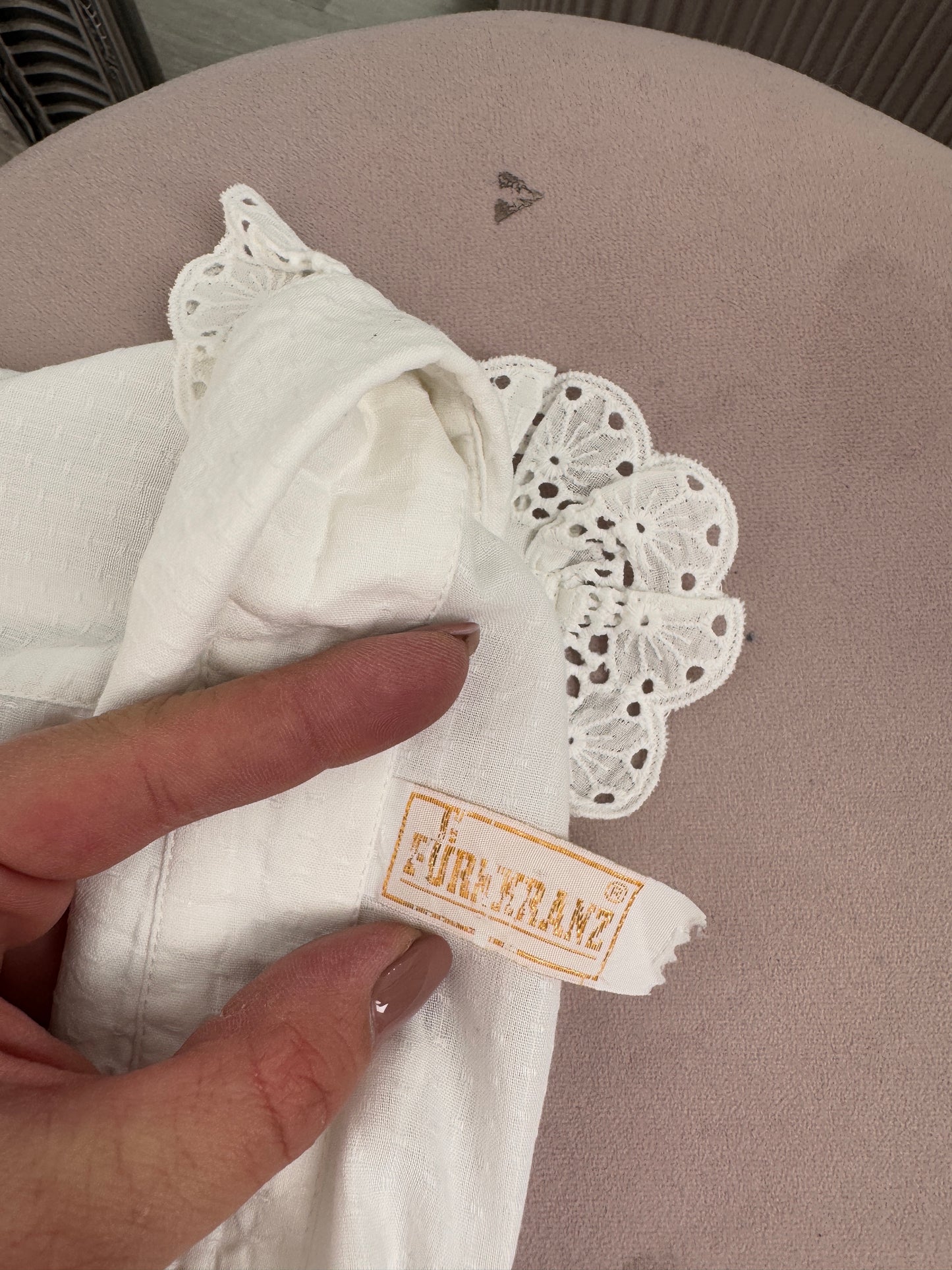 Cămașa premium cu broderie anglaise și manșete duble cu dantelă