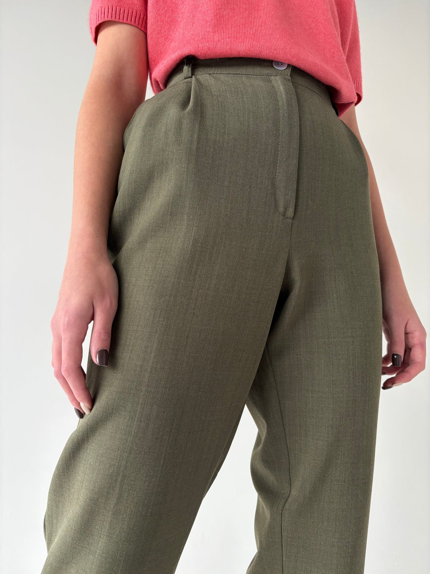 Pantaloni kaki cu pense și talie înaltă din lana extrafina