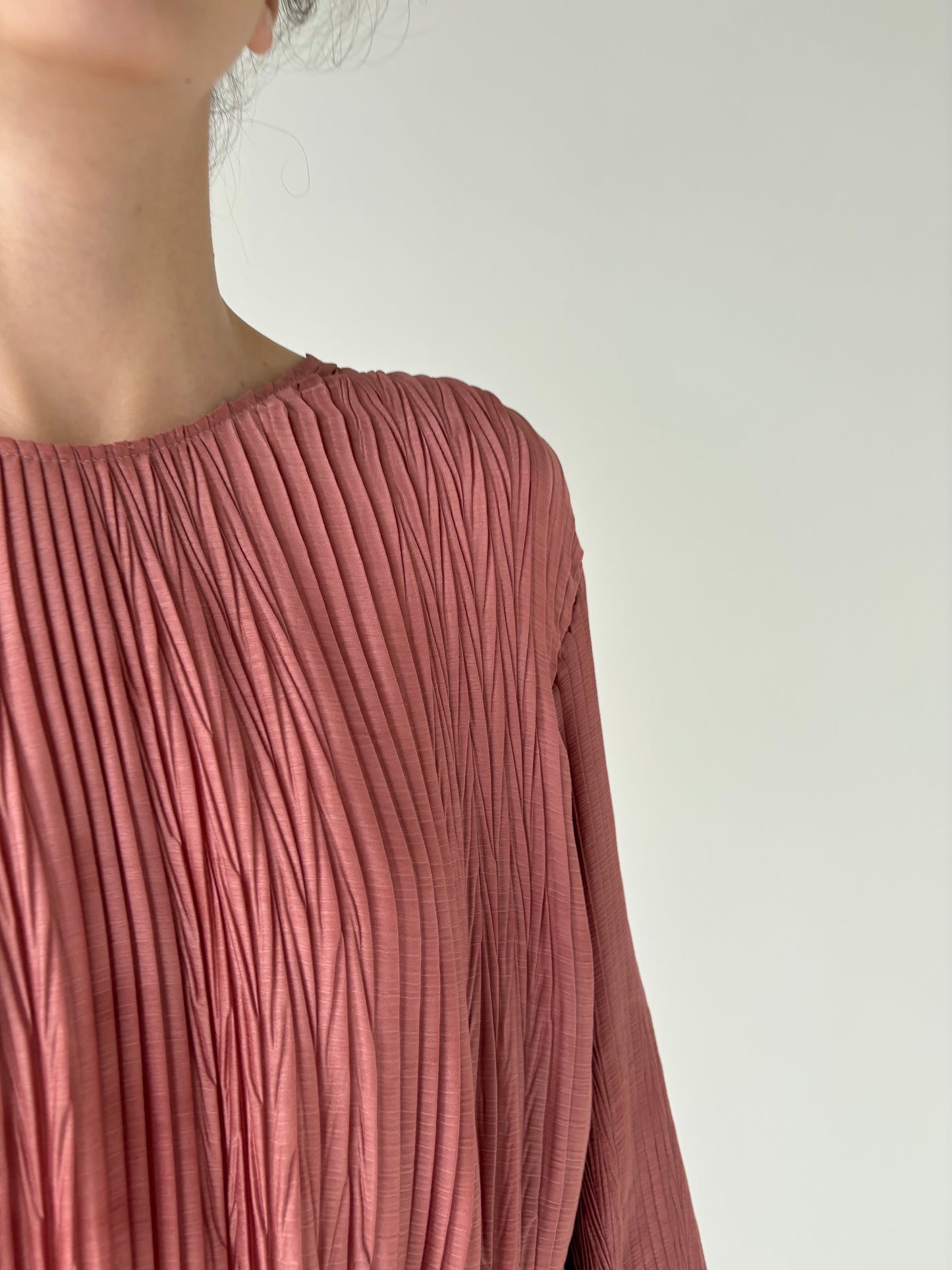 Rochie texturată Old dusty pink cu talie ușor marcată
