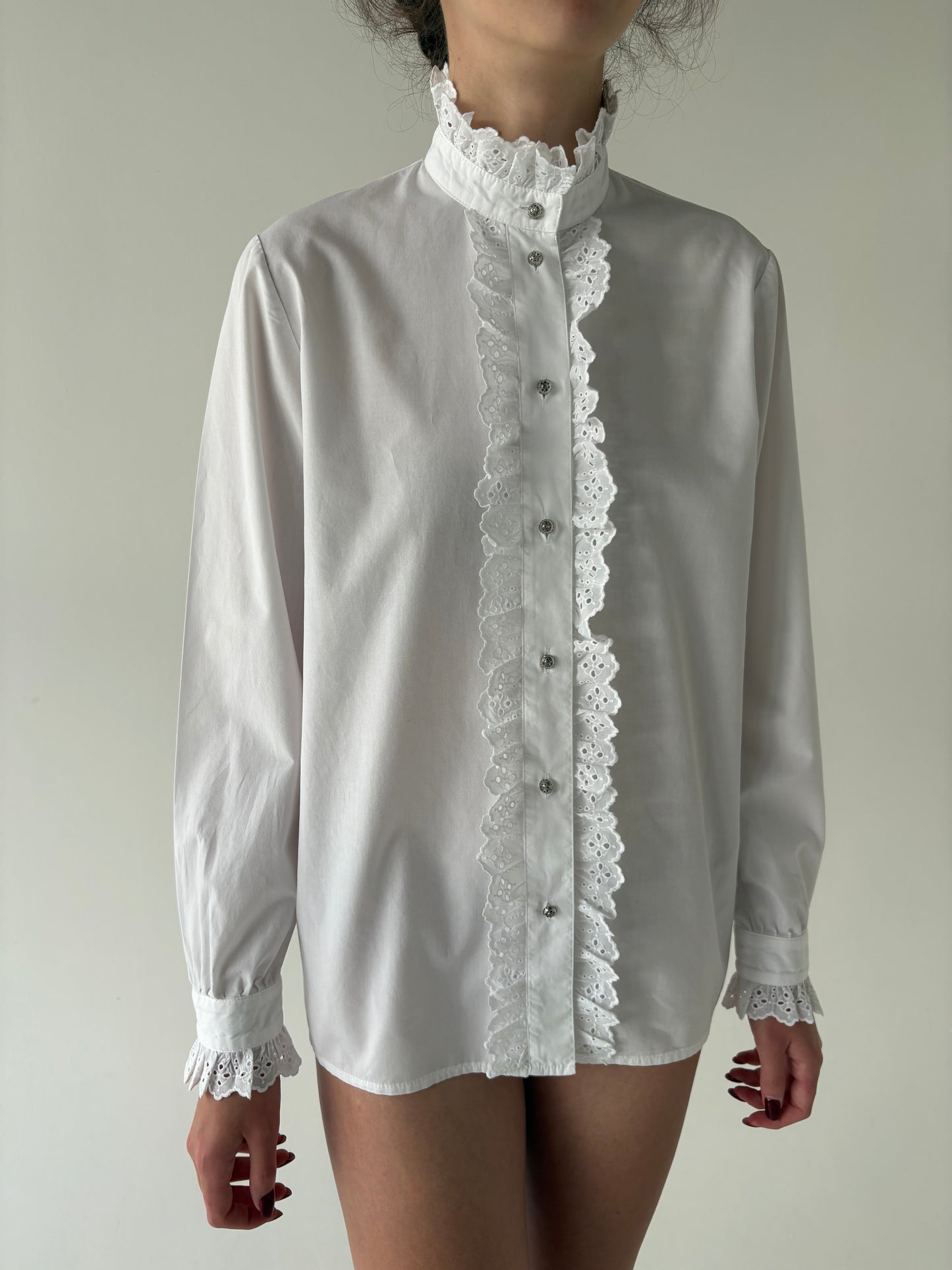 Cămașa vintage premium cu jabou și dantelă din poplin excepțional