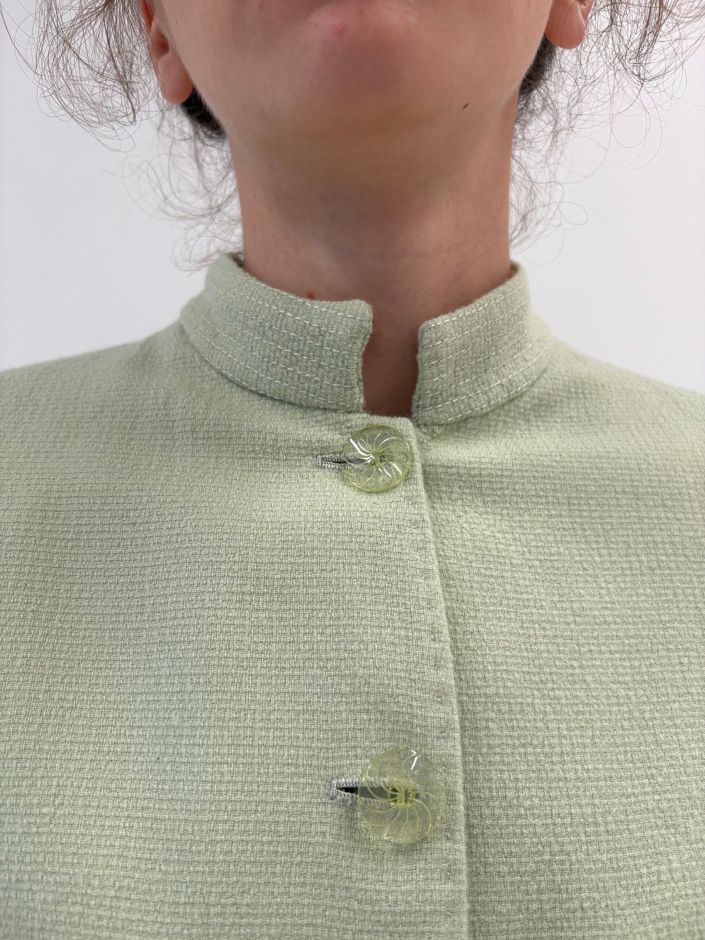 Sacou vintage petite din lana extrafina verde crud în croi ușor cambrat