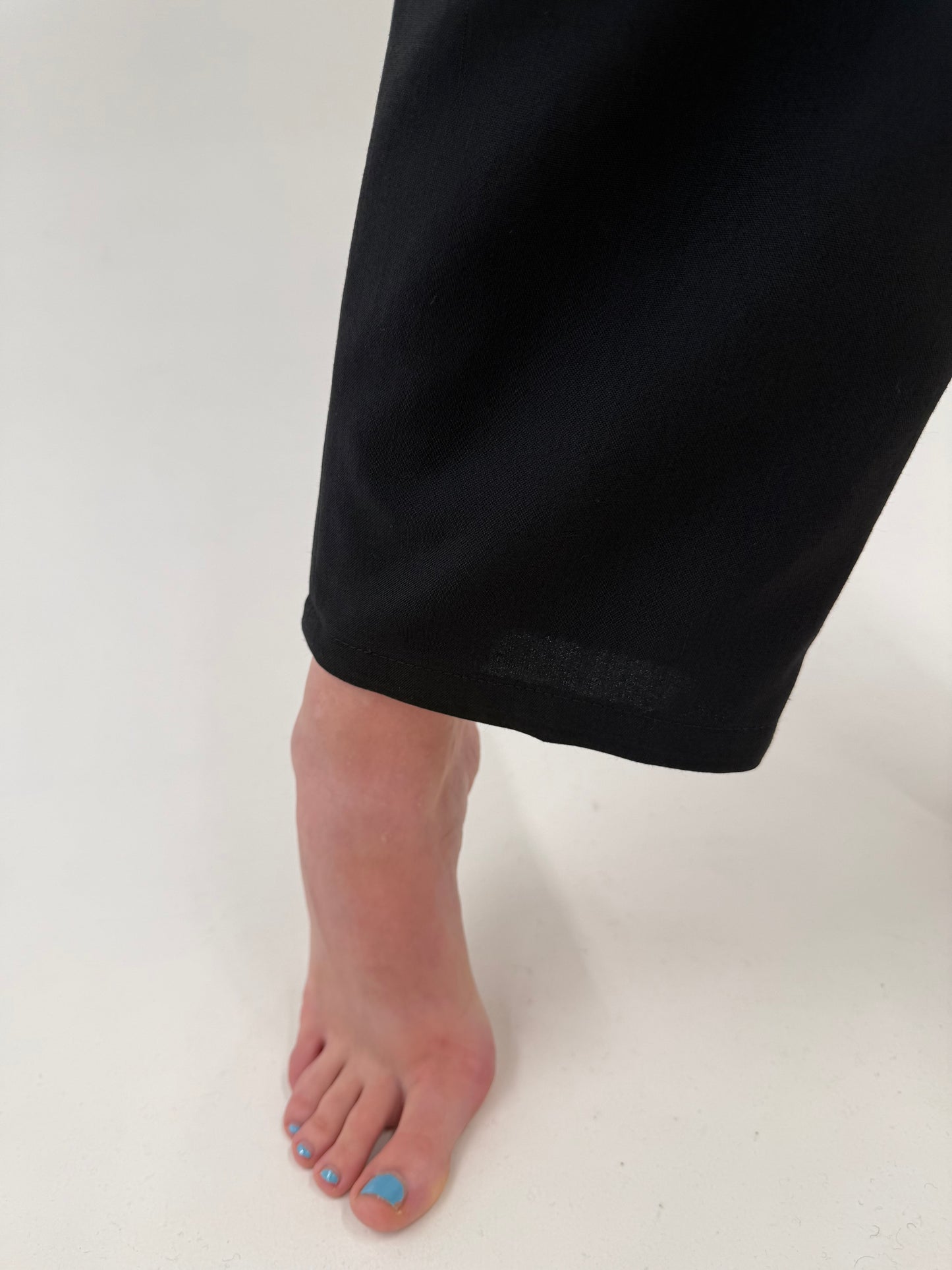 Pantaloni negri vintage cu talie ultra înaltă și pense din lana extrafina