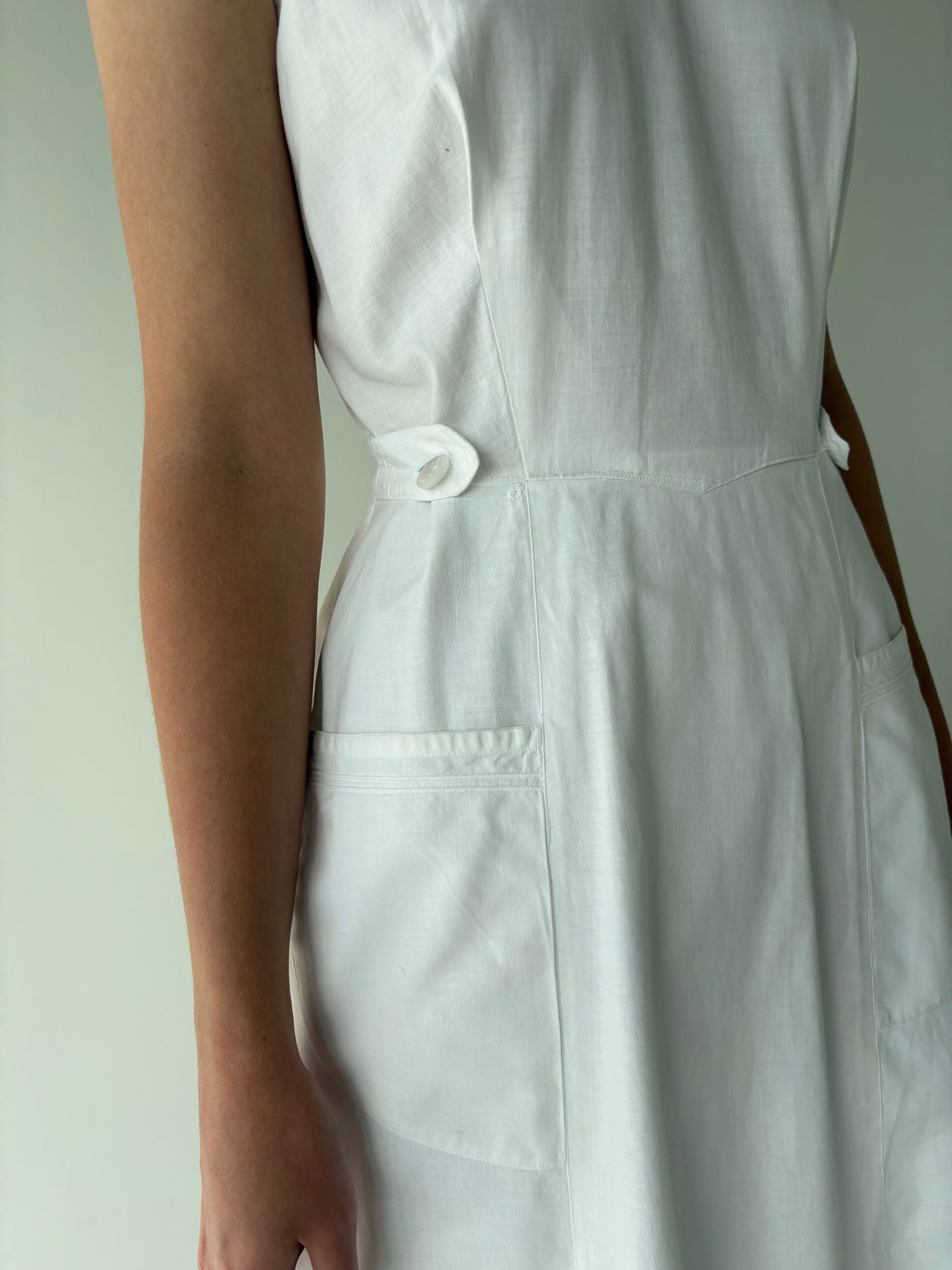 Rochie vintage cu talie marcată în croi petrecut la spate din pânză de bumbac