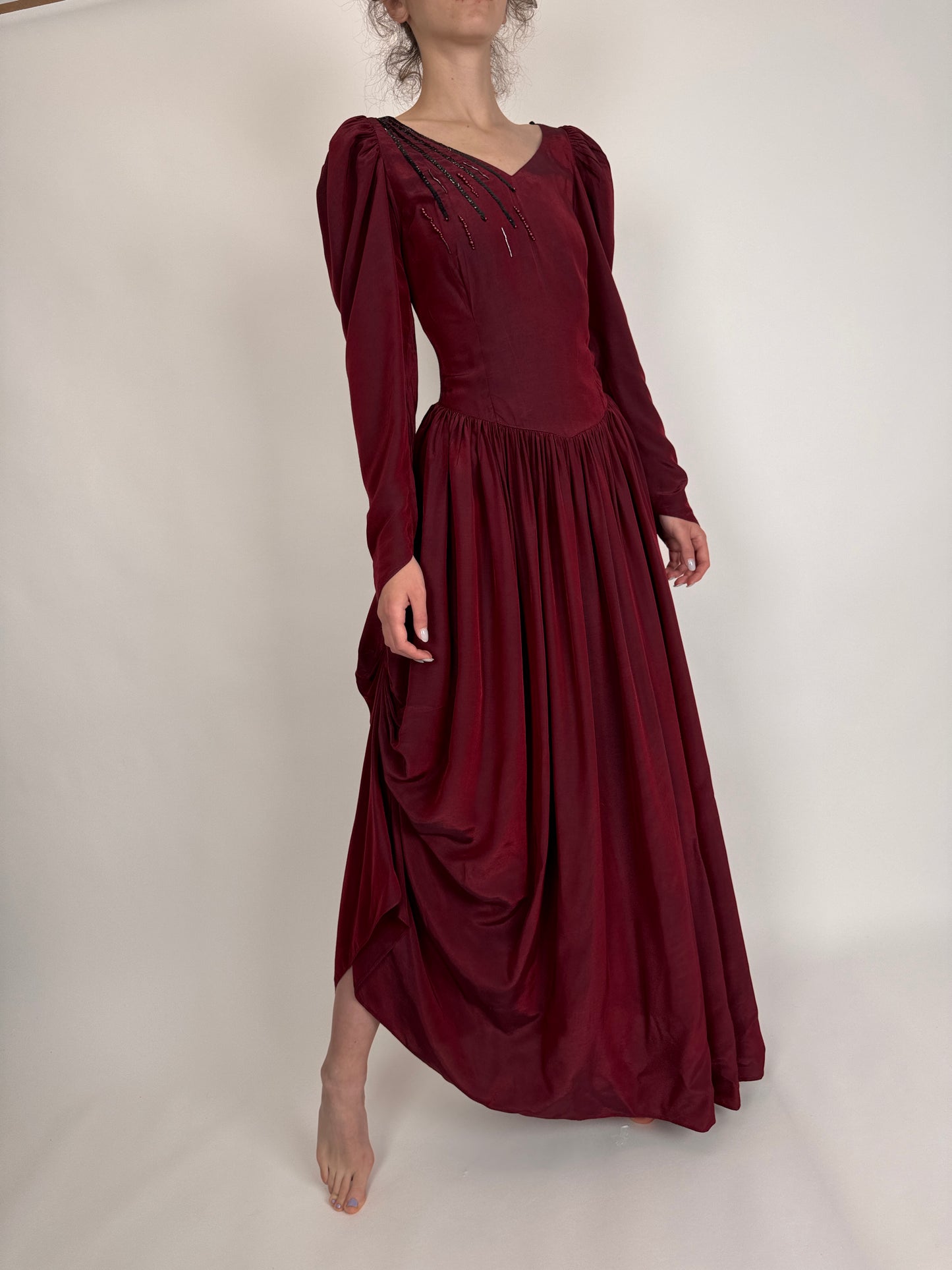Rochie vintage maxi burgundy cu corsaj și mâneci bufante