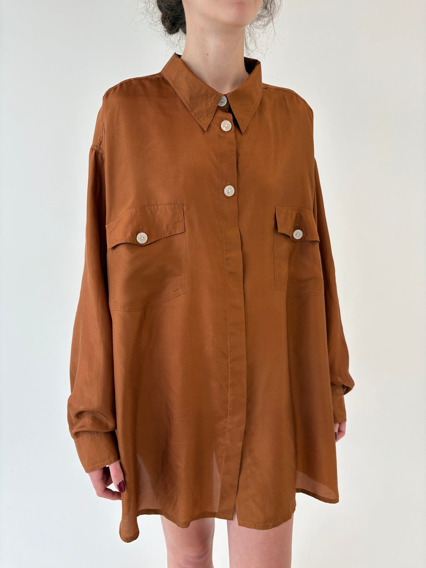 Cămașa caramel brown în croi oversized din mătase naturală