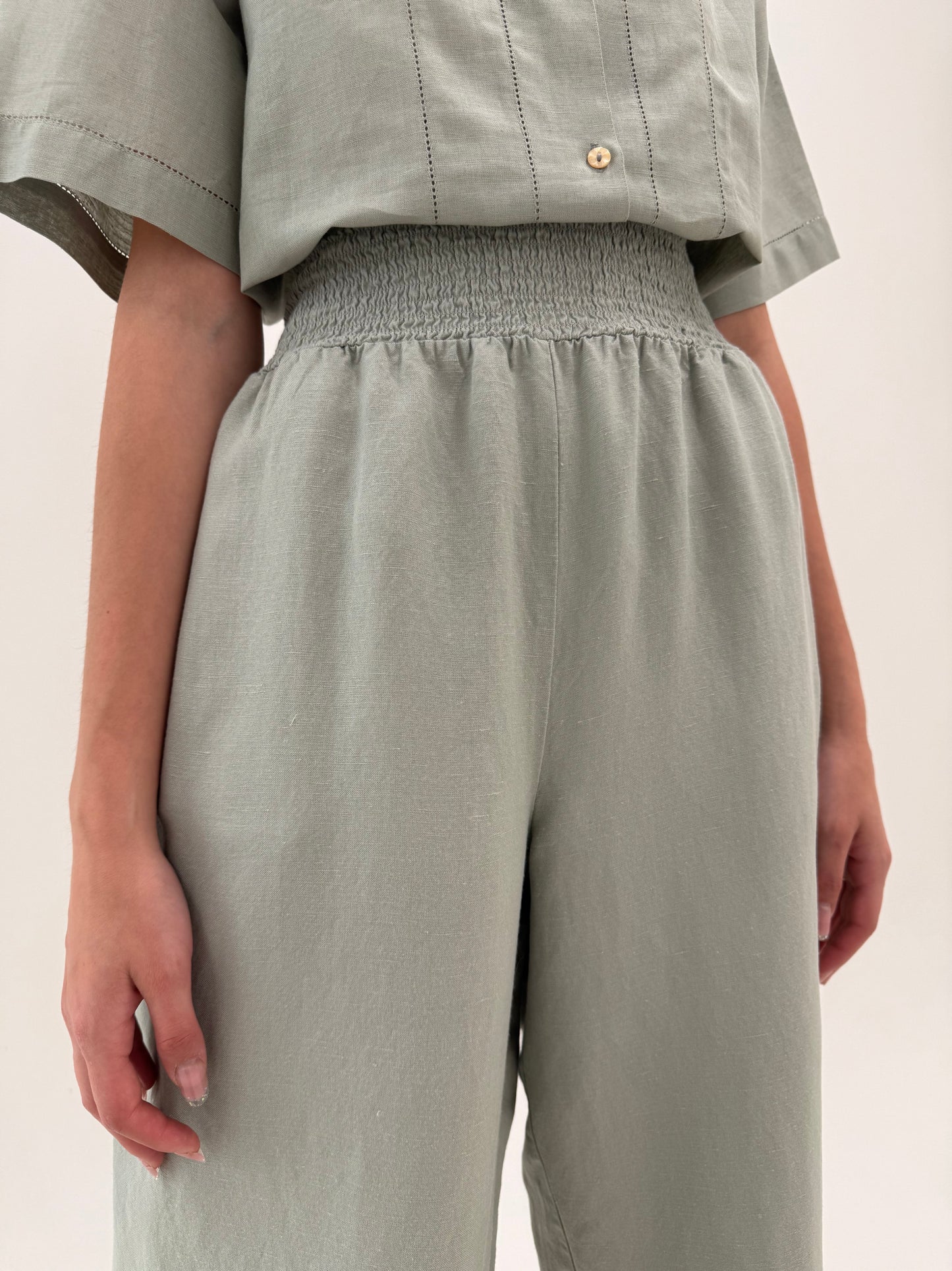 Pantaloni super vaporoși palazzo sage green din in cu talie ultra marcată elastică