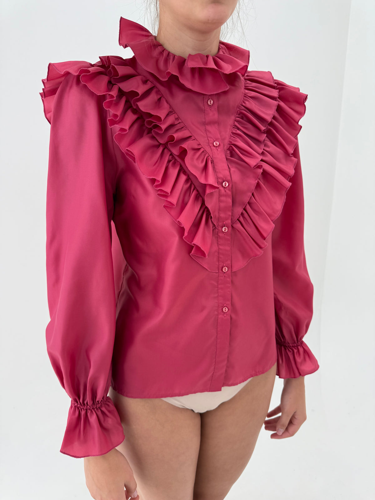 Cămașa roze Pink in croi ultra elaborat ușor satinata cu volane multiple