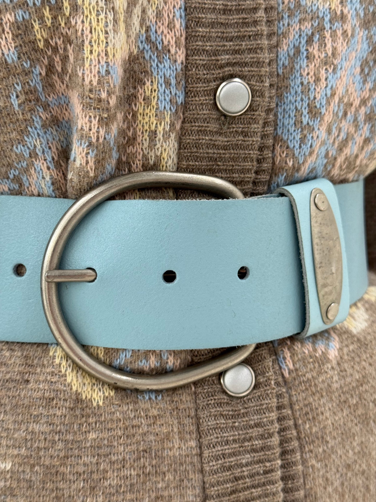 Centura din piele naturală groasă baby blue cu feronerie argintiu mat