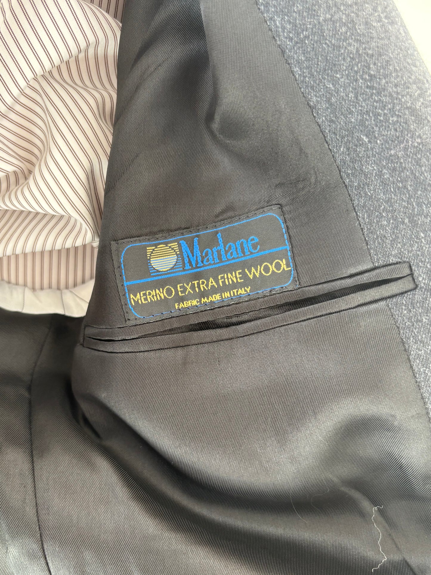 Sacou italian în croi actual din stofă de lana merino extrafina