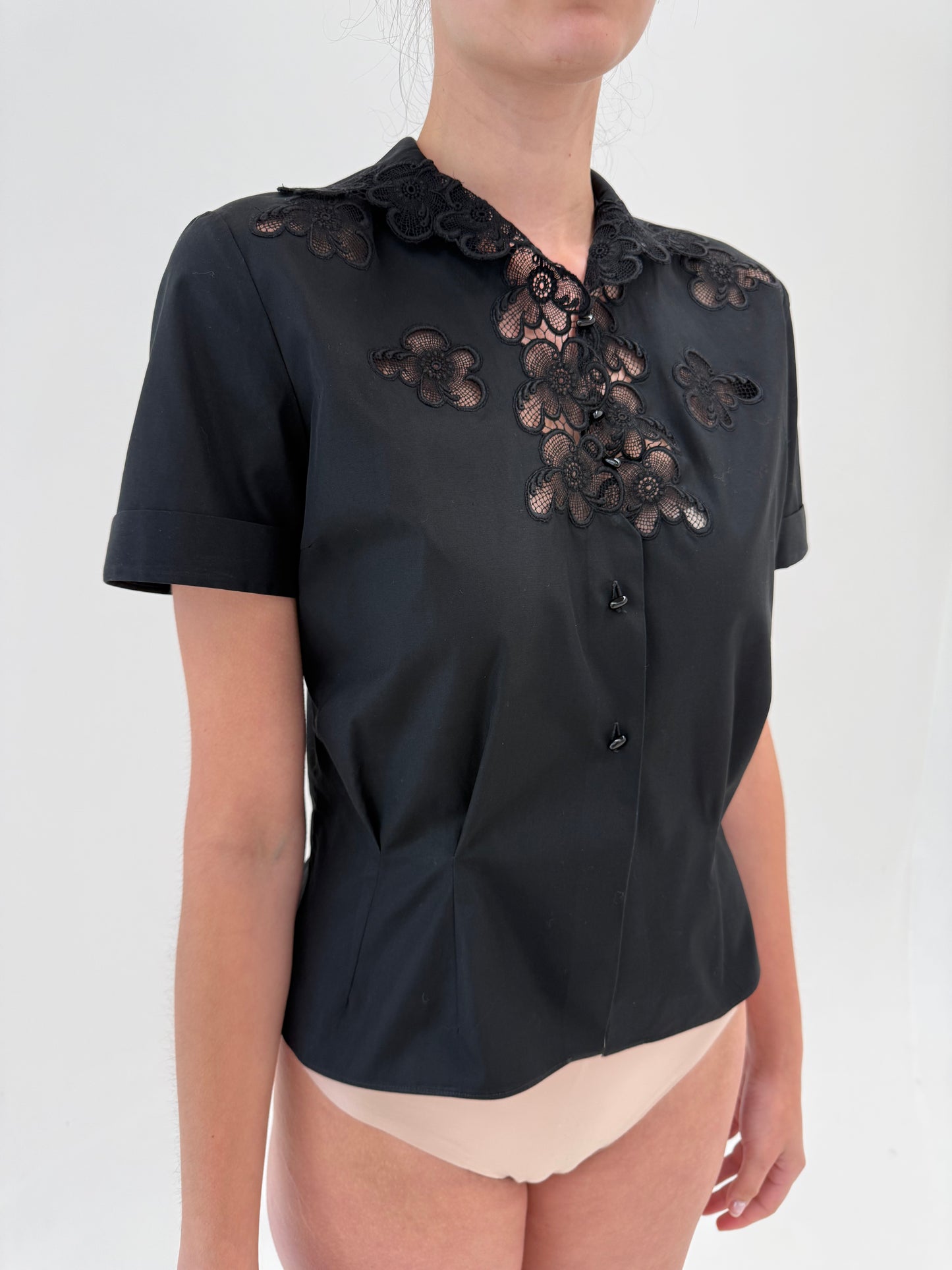 Cămașa vintage bijuterie cu broderie manuală excepțională în croi ușor cambrat