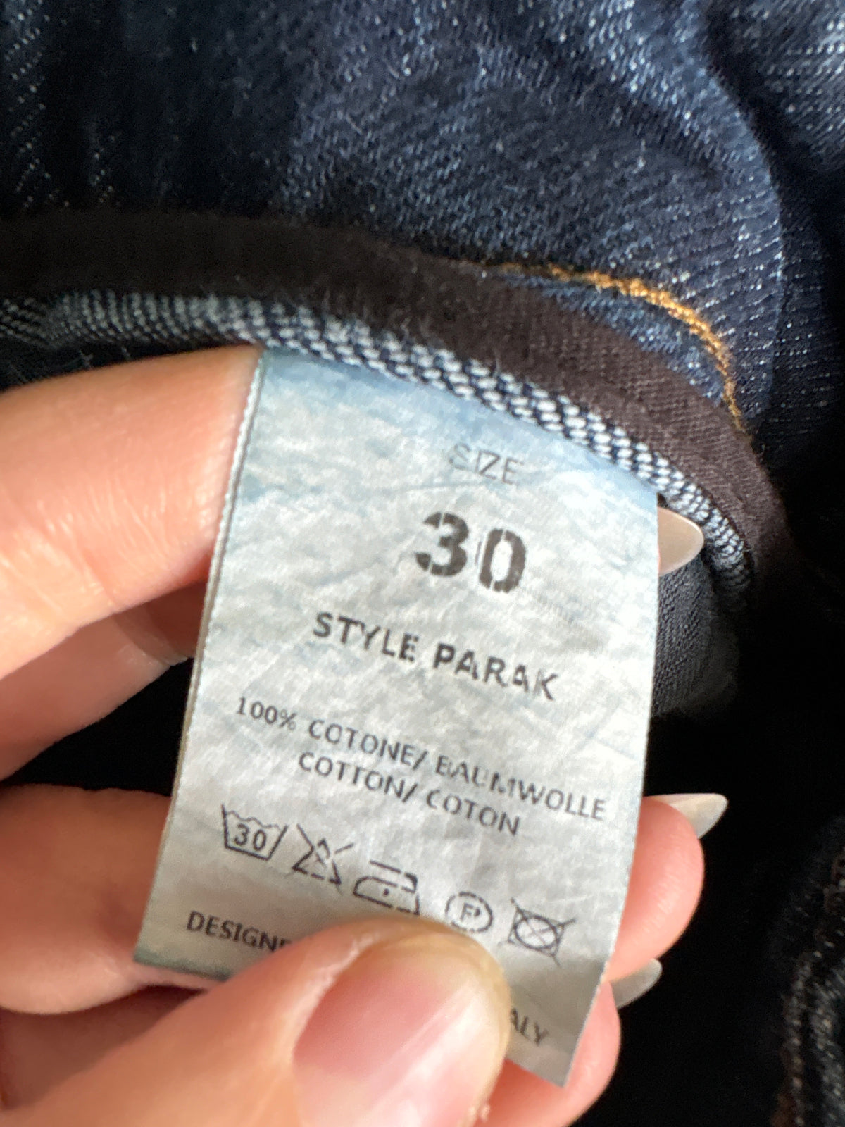 Jeans dark wash premium din bumbac gros în croi super revenit în trend