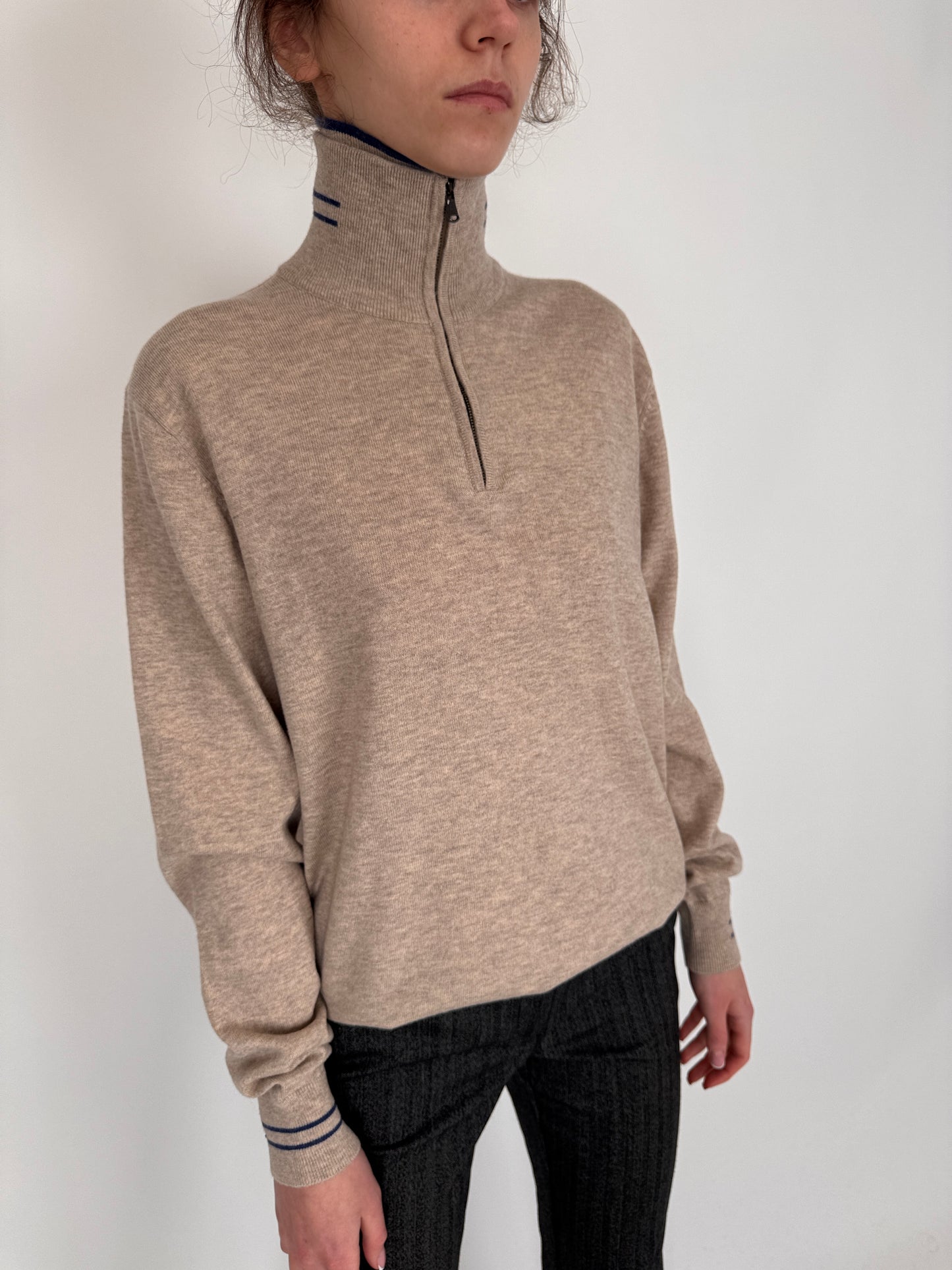 Maleta nude beige cu influențe sport din lana extrafina și cașmir