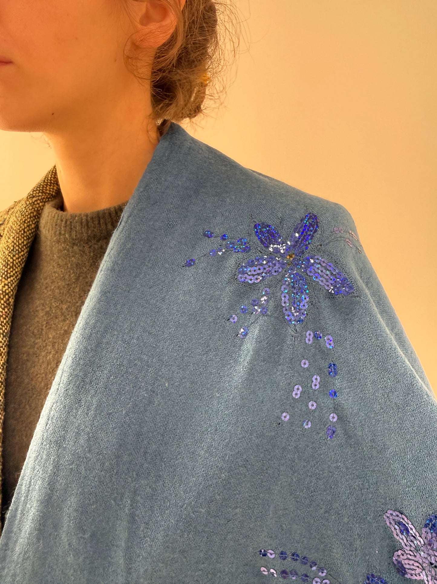 Shawl baby blue din cașmir și mătase naturala cu broderie superbă