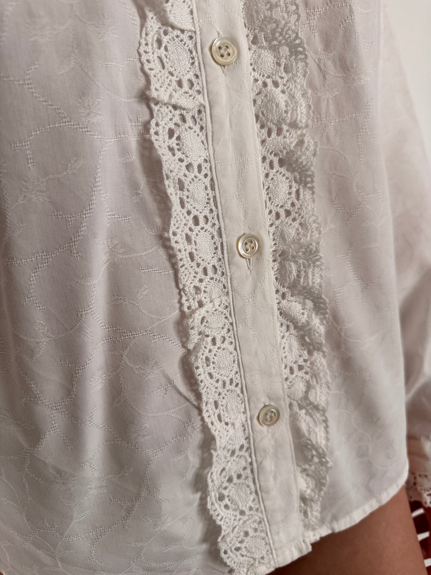 Cămașa premium cu jabou din dantelă macrame din poplin