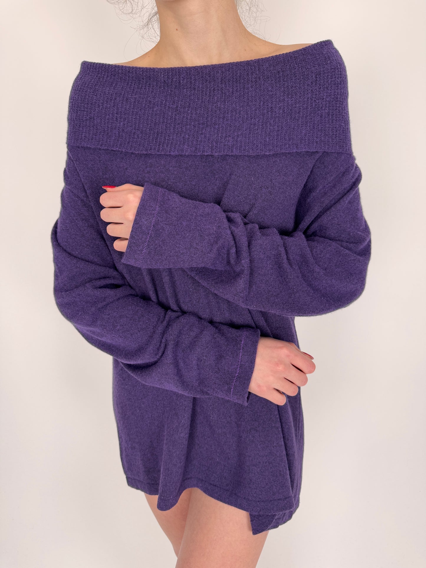 Pulover grape purple din lana extrafina cu guler supradimensionat