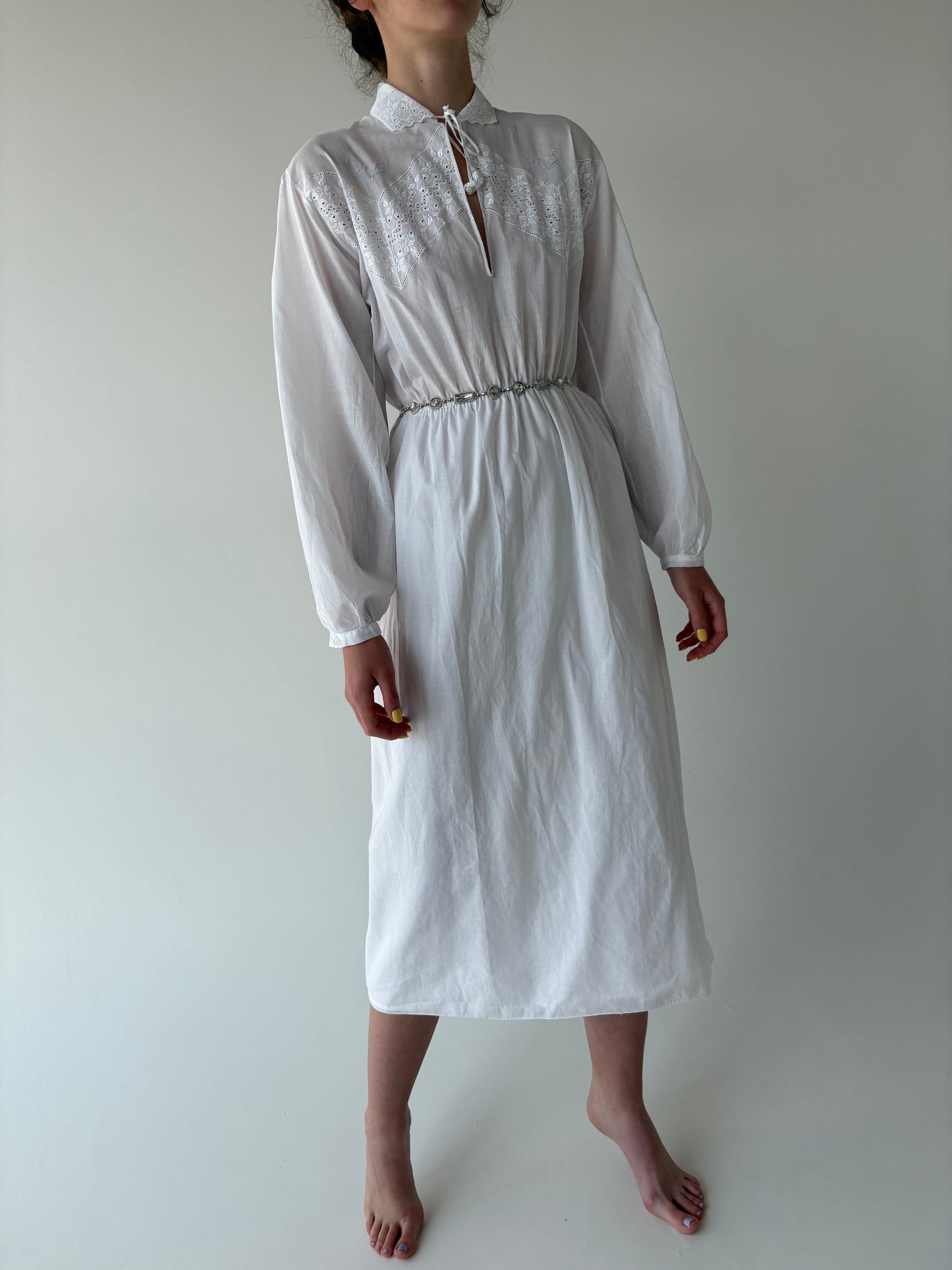Rochie vintage italiană bijuterie din panzica extrafina de in cu broderie manuală