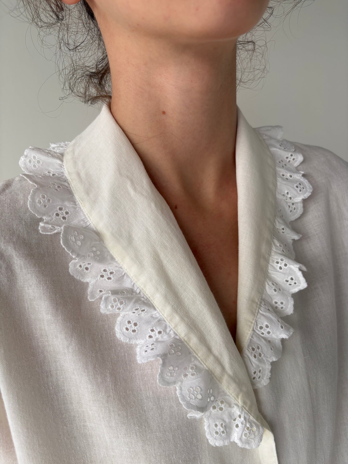 Cămașa vintage butter white cu broderie anglaise din pânză premium