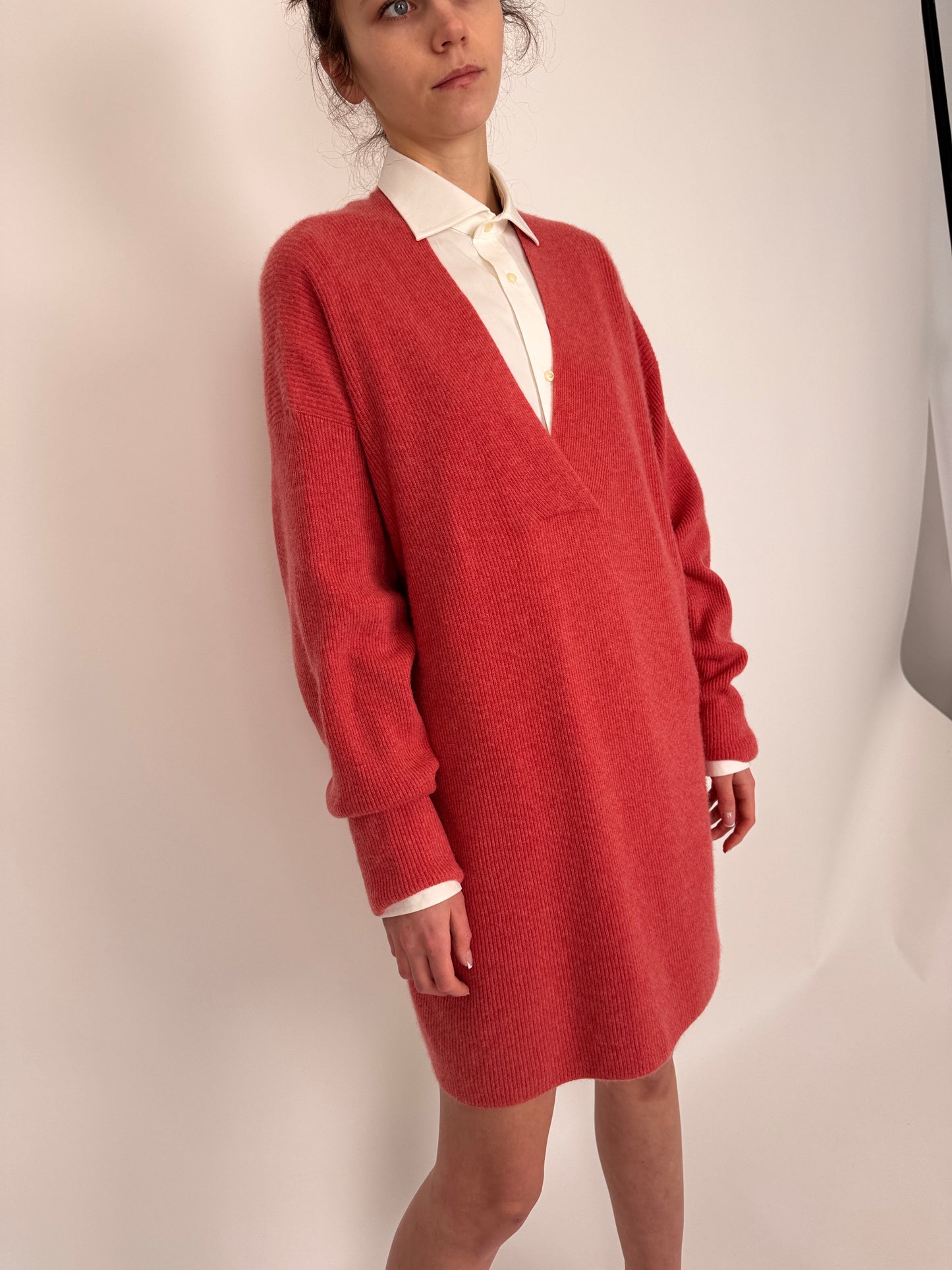 Rochie grapefruit pink din cașmir super premium in croi minimalist