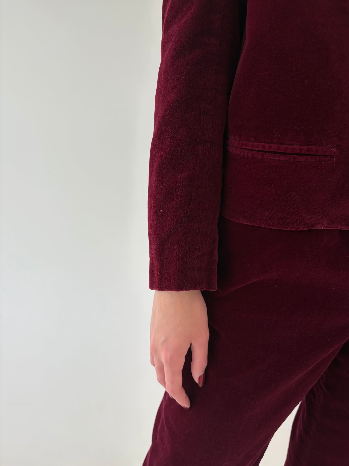 Costum italian burgundy din catifea luxoasă de bumbac