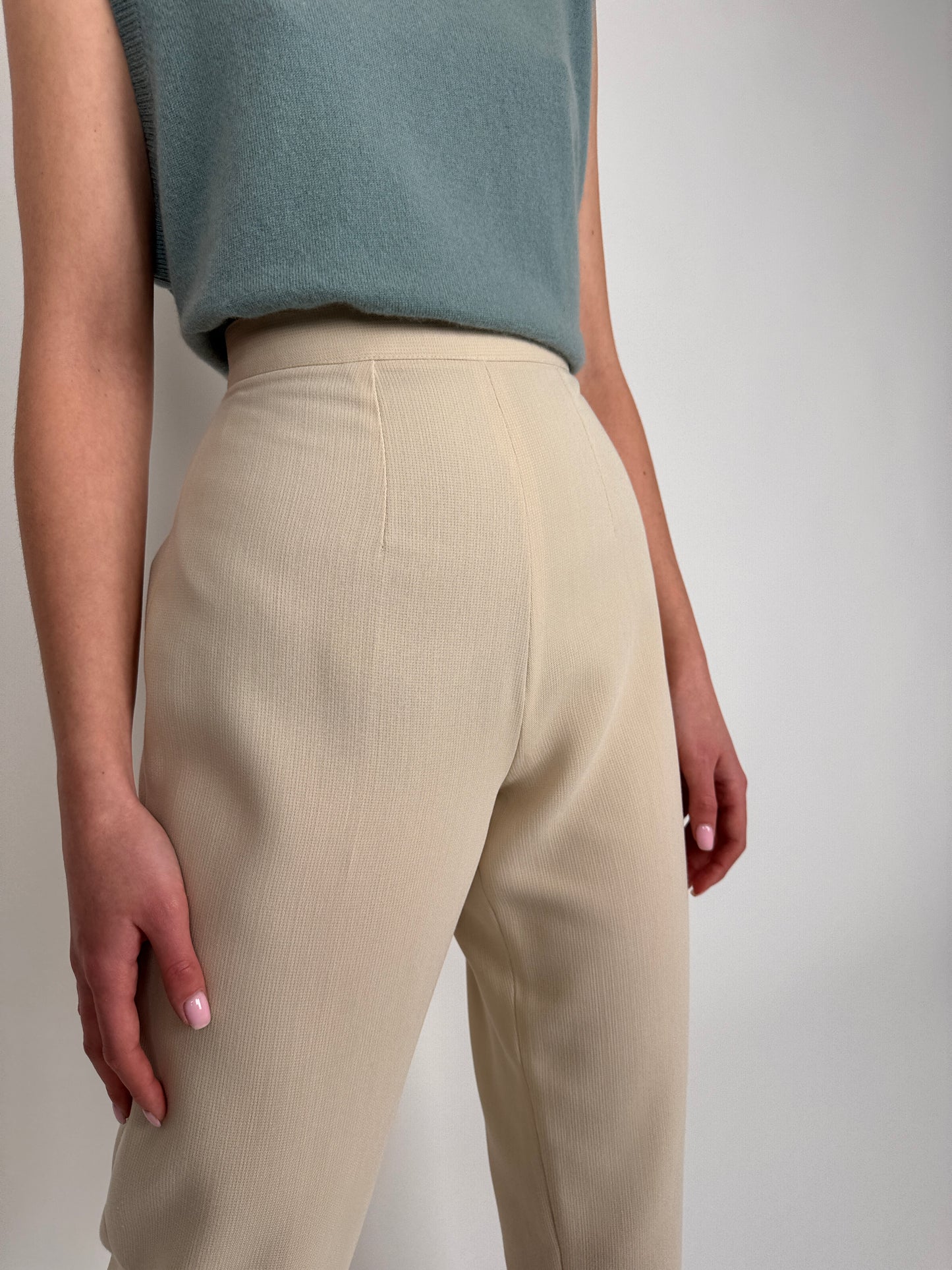 Pantaloni țigaretă linen nude cu talie ultra înaltă marcată