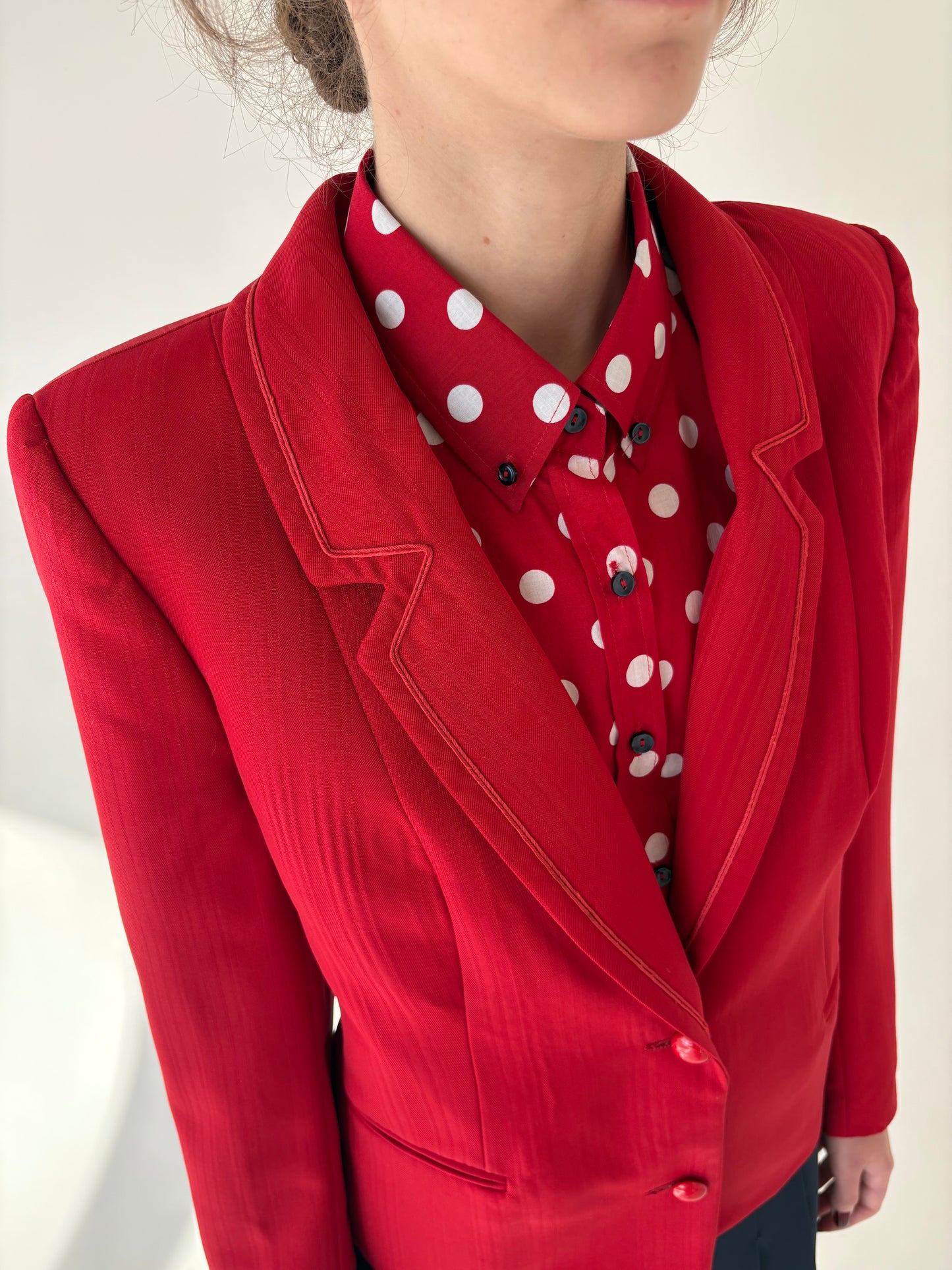 Sacou vintage ușor cambrat cherry red din stofă de lana extrafina