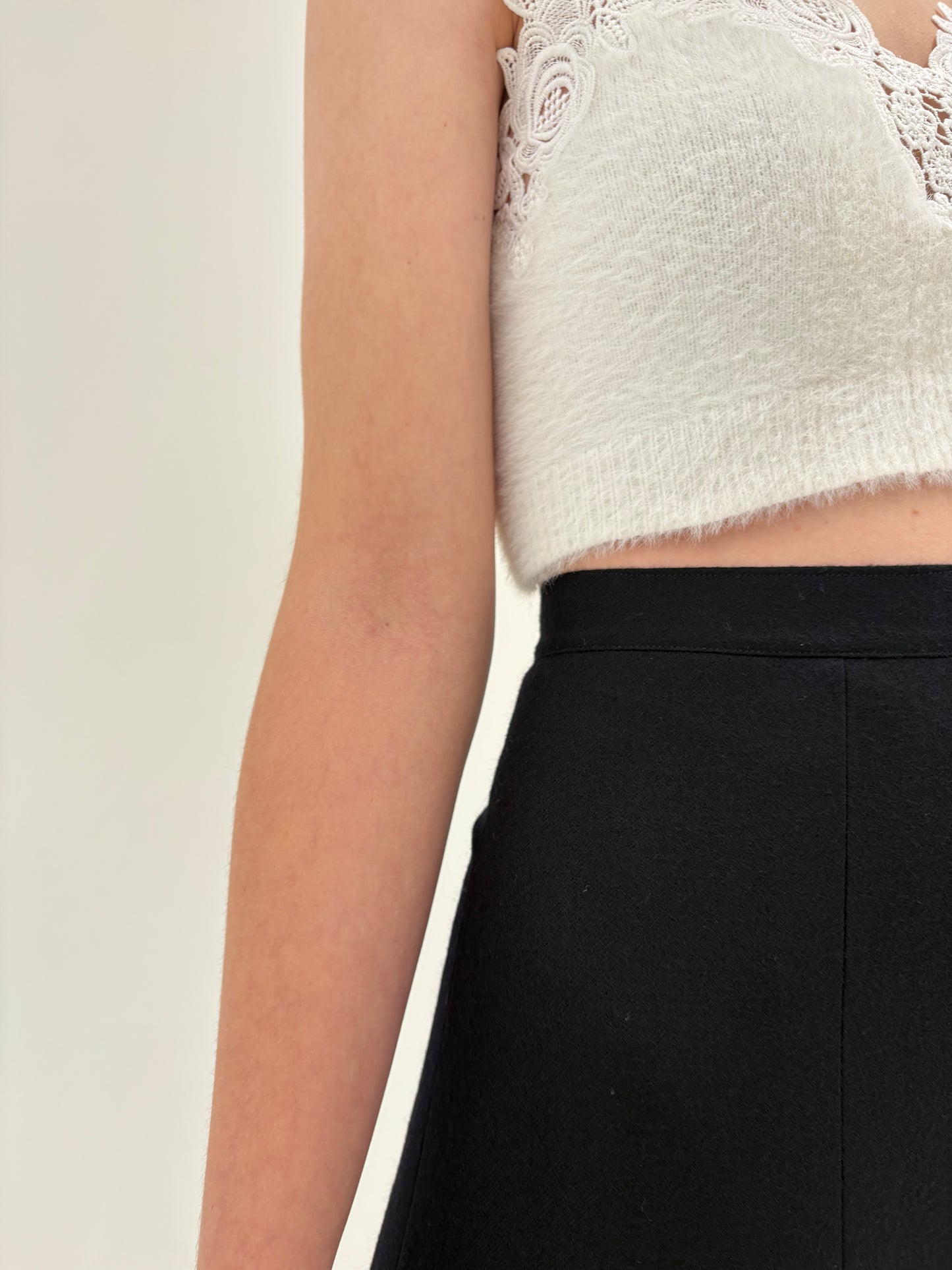 Fustă neagră cu talie uitrabianlta de la zi la seară din lana extrafina