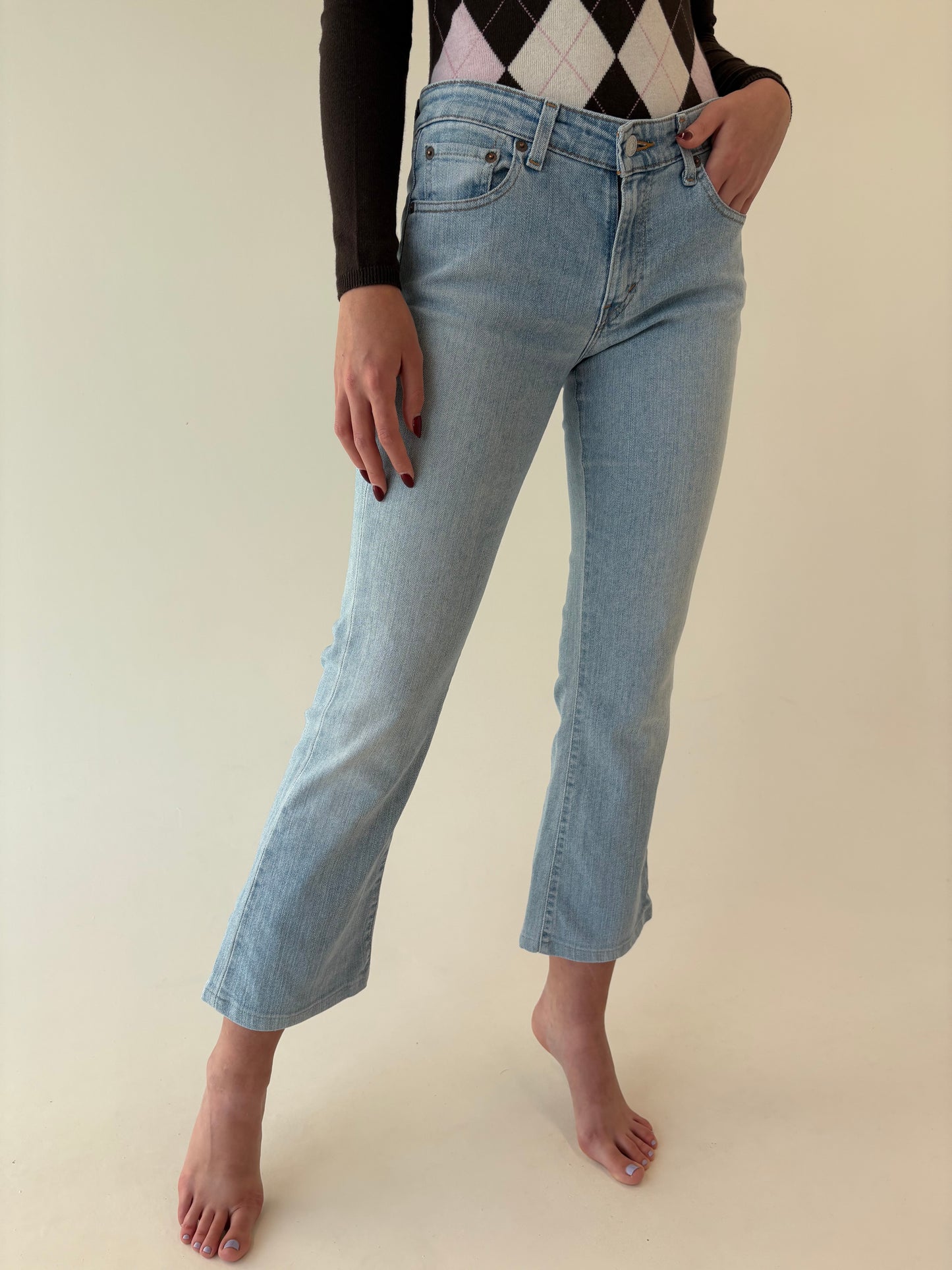 Jeans Levi’s vintage bootcut ușor strech în croi super în trend