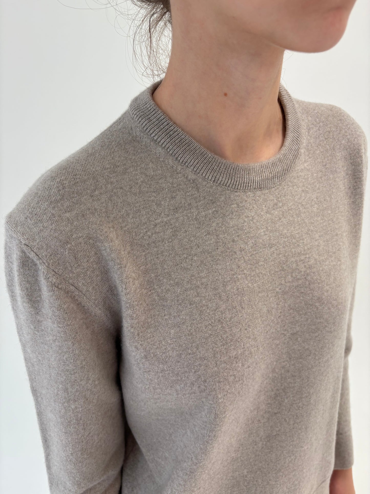 Pulover light nude din lana merino extrafina de gramaj mare