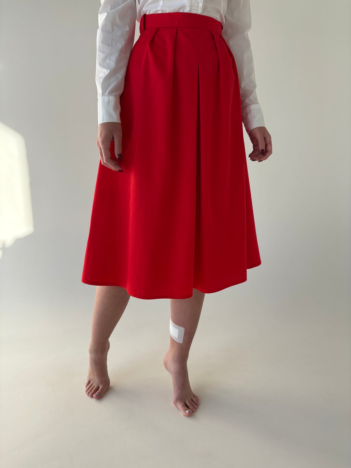 Fustă vintage roșu tare din stofă extrafina de lana cu buzunare