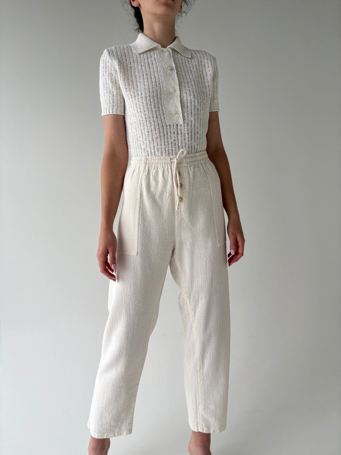 Pantaloni butter white din pânză excepțională cu influențe ușor sport