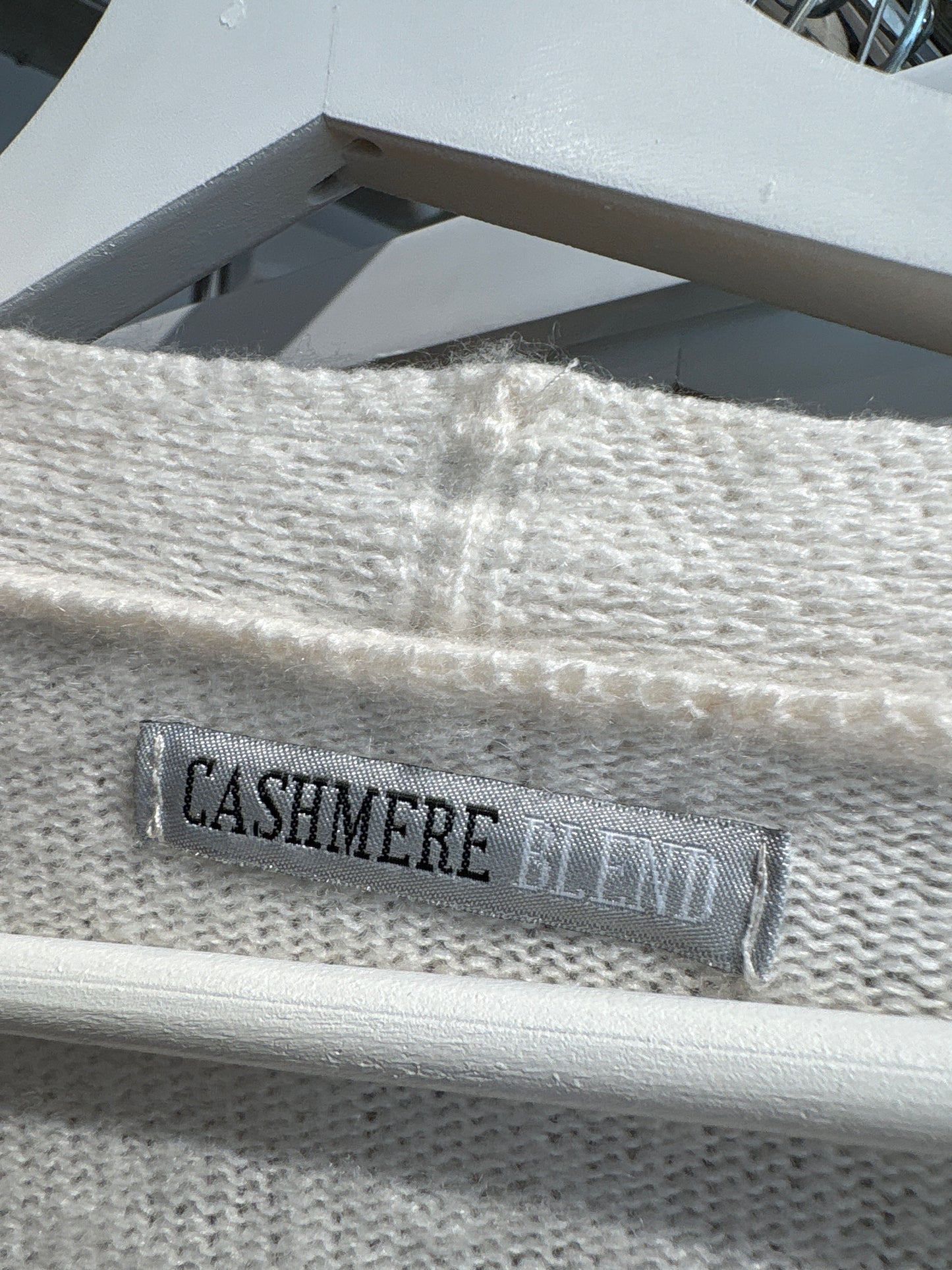 Cardigan alb în croi lejer din lana extrafina și cașmir și gramaj mare