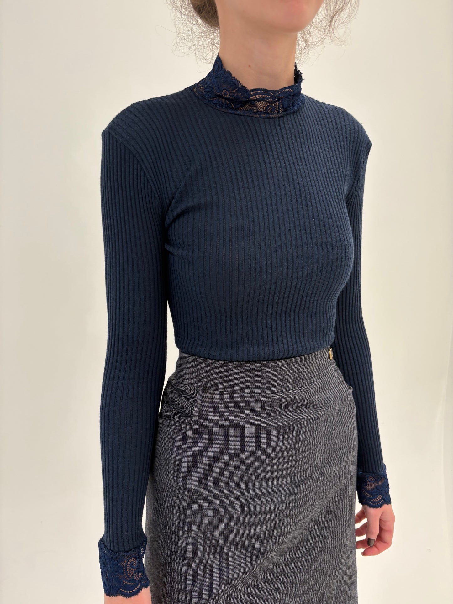 Maleta Navy ‘micro wool’ ribbed din jerse extrem de fin de la zi la seară