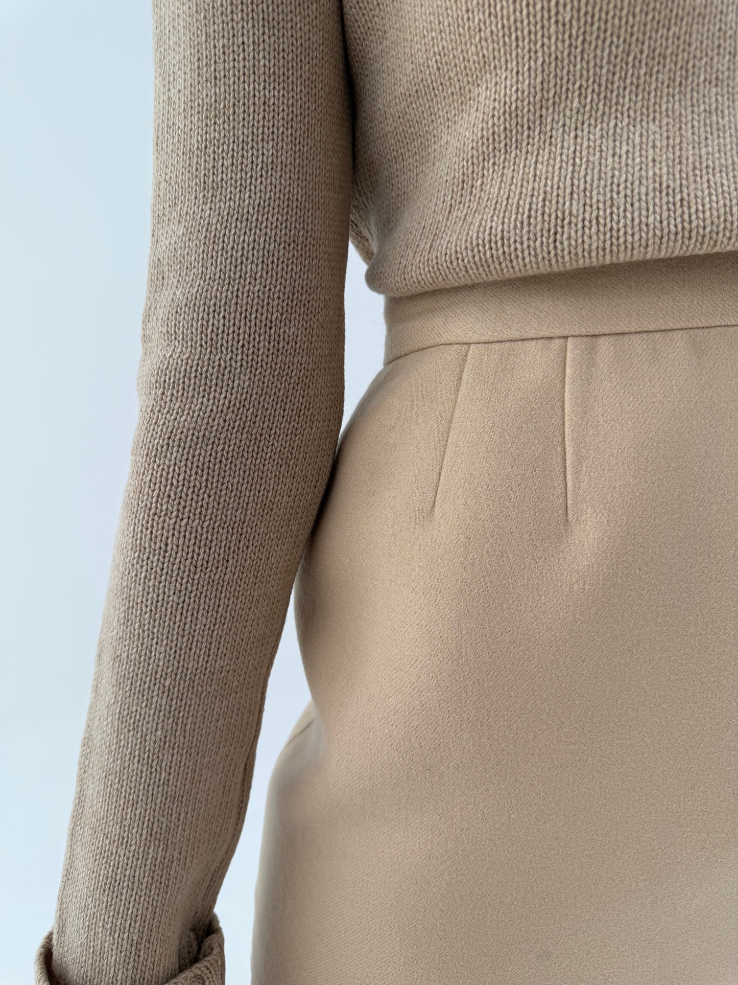 Fustă mini camel din lana excepțională structurată cu talie uktra înaltă