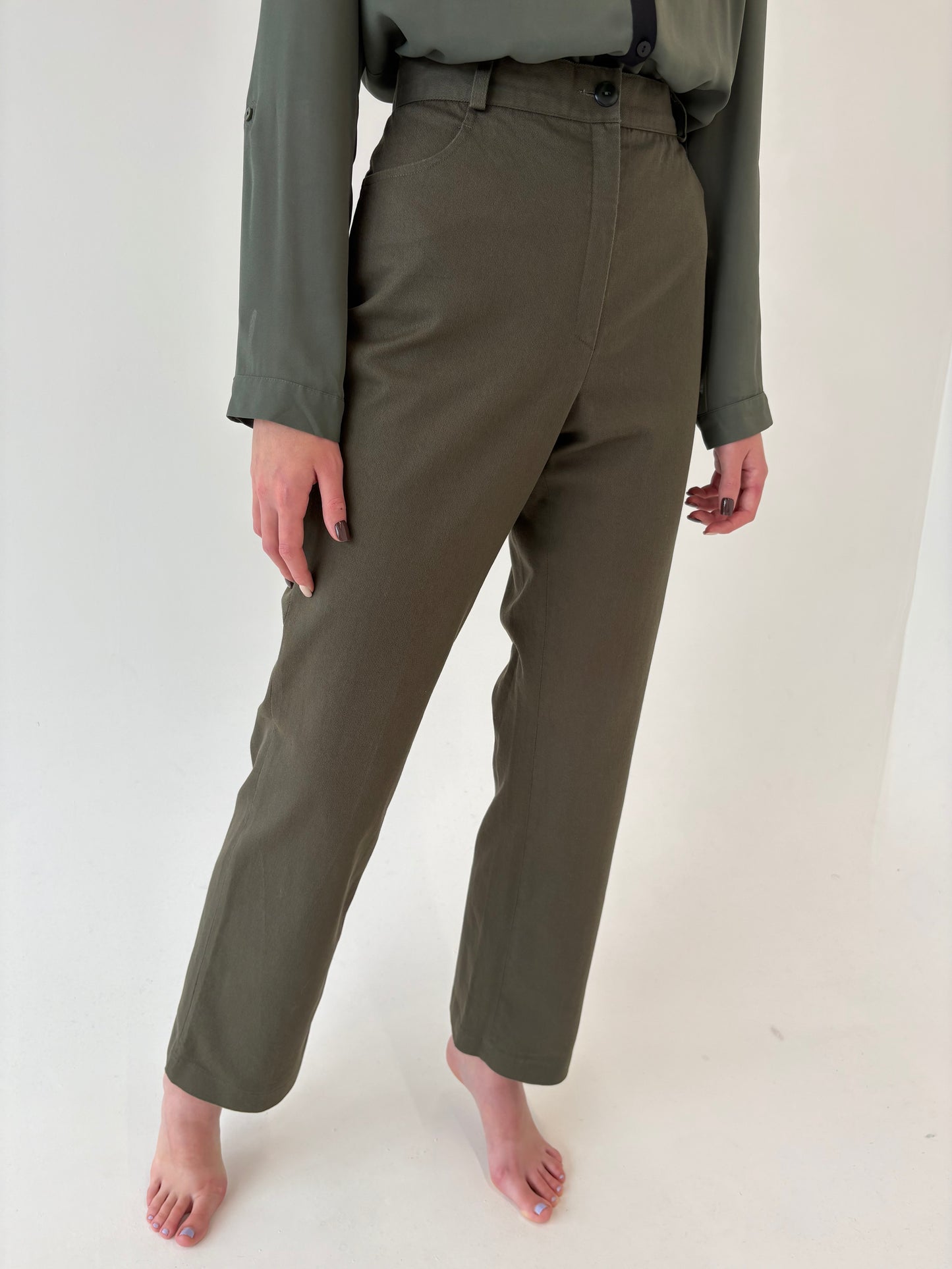 Pantaloni din gabardină kaki de bumbac modelatoare
