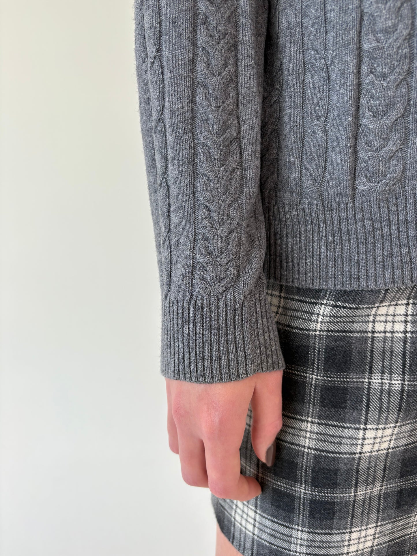 Cardigan italian tip Maleta din lana merino extrafina cu torsade