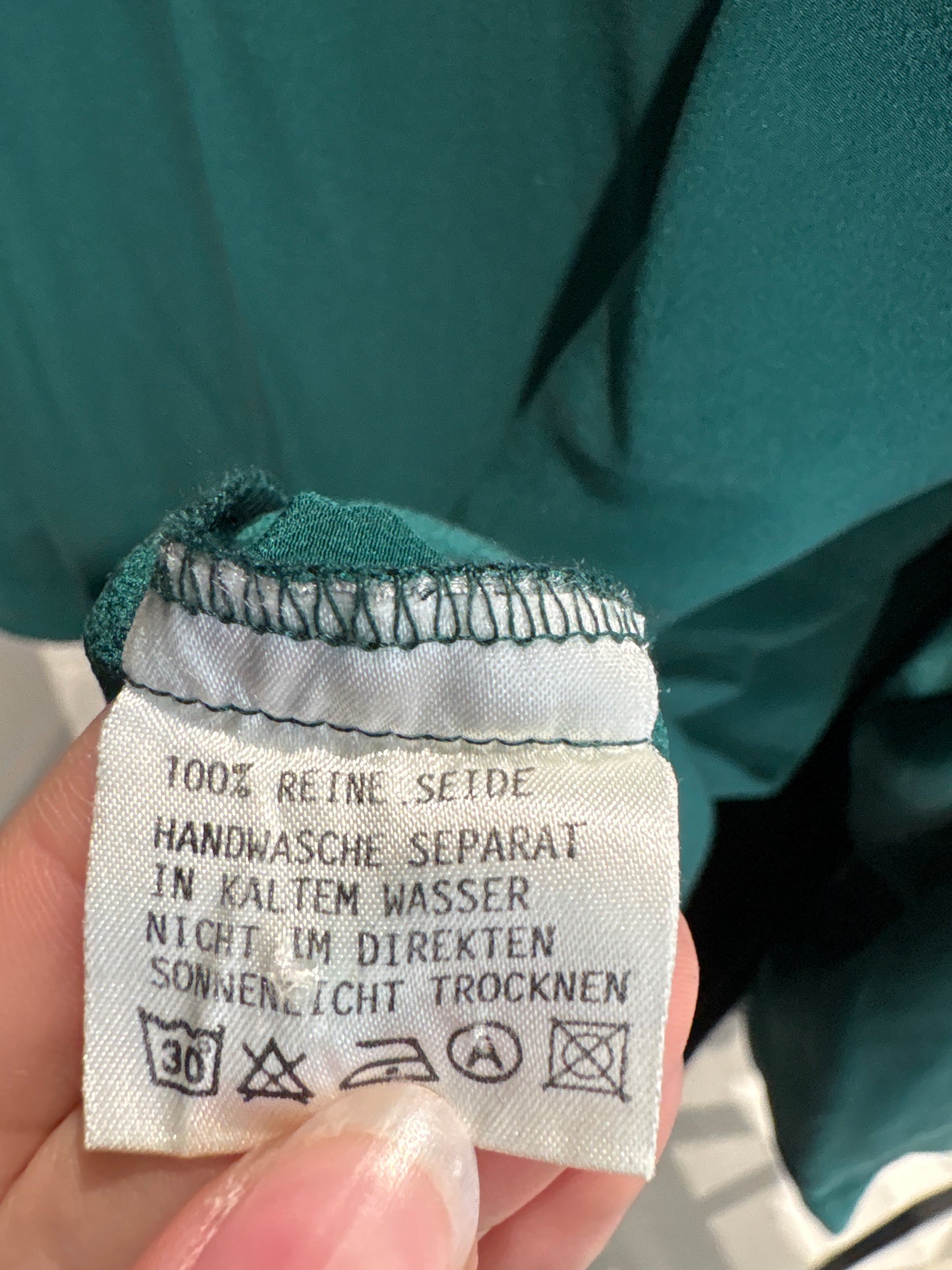 Bluză pune green din mătase naturală în croi minimalist