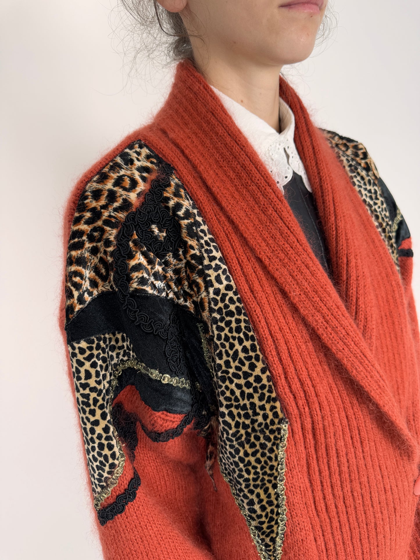 Jacheta vintage groasă din lana și mohair cu aplicații animal print